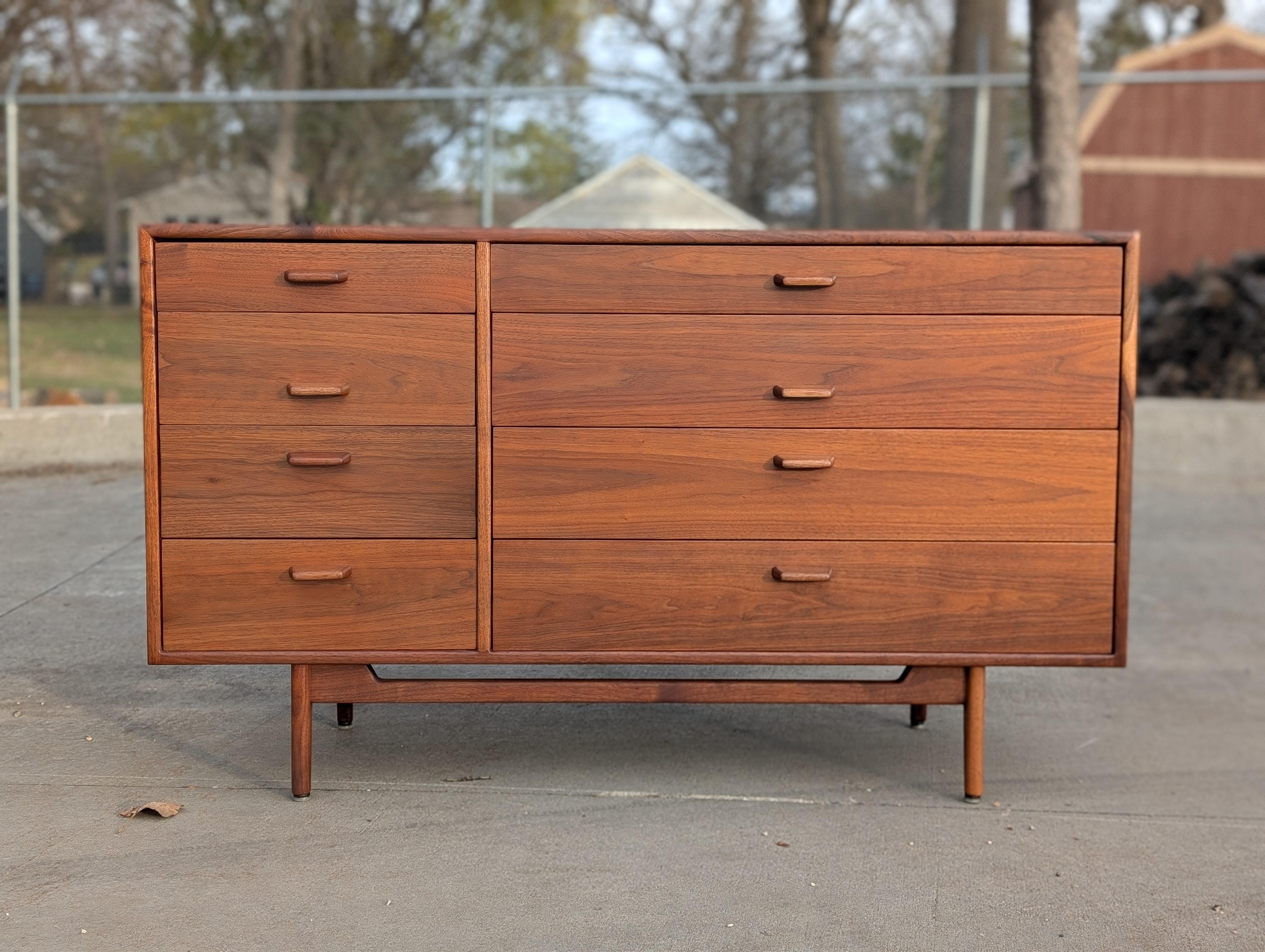 Jens Risom Danish Mid-Century Walnut Dresser For Sale 3
