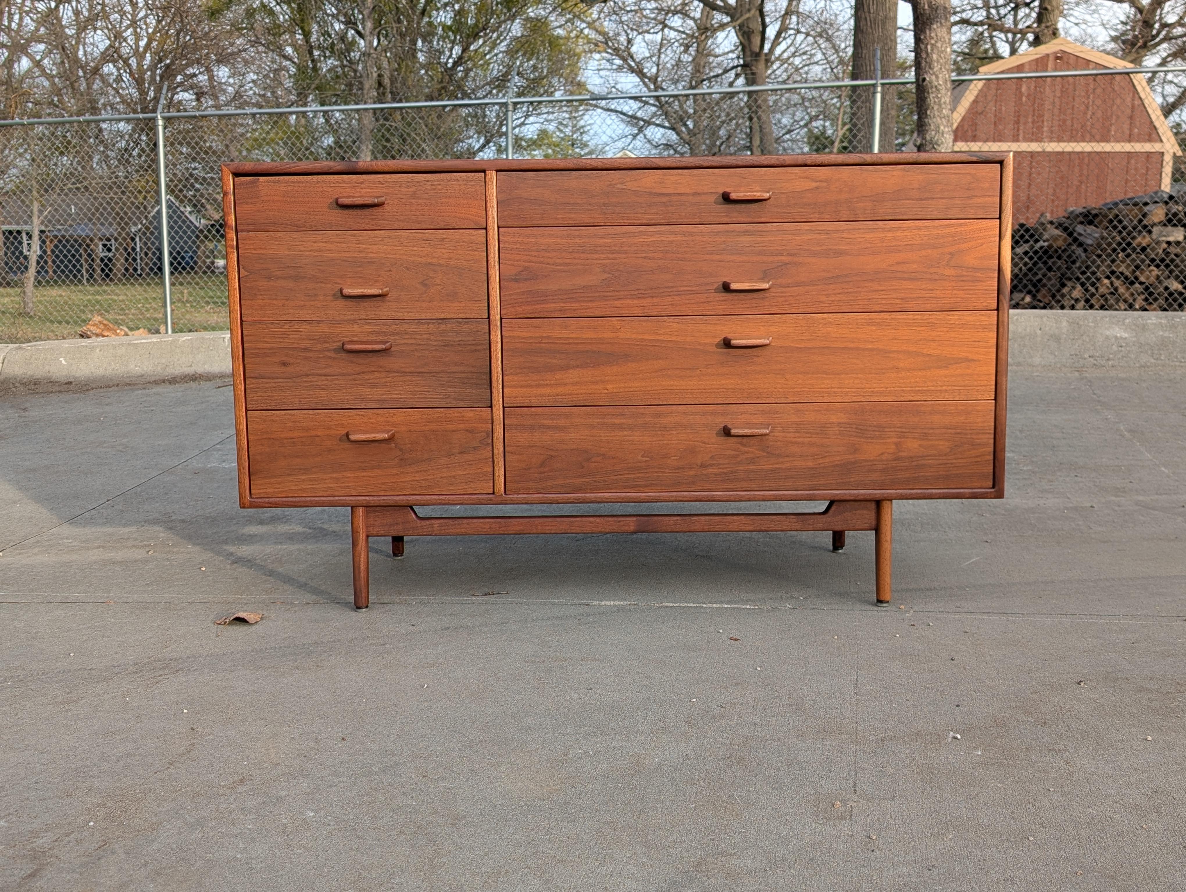 Jens Risom Danish Mid-Century Walnut Dresser For Sale 4