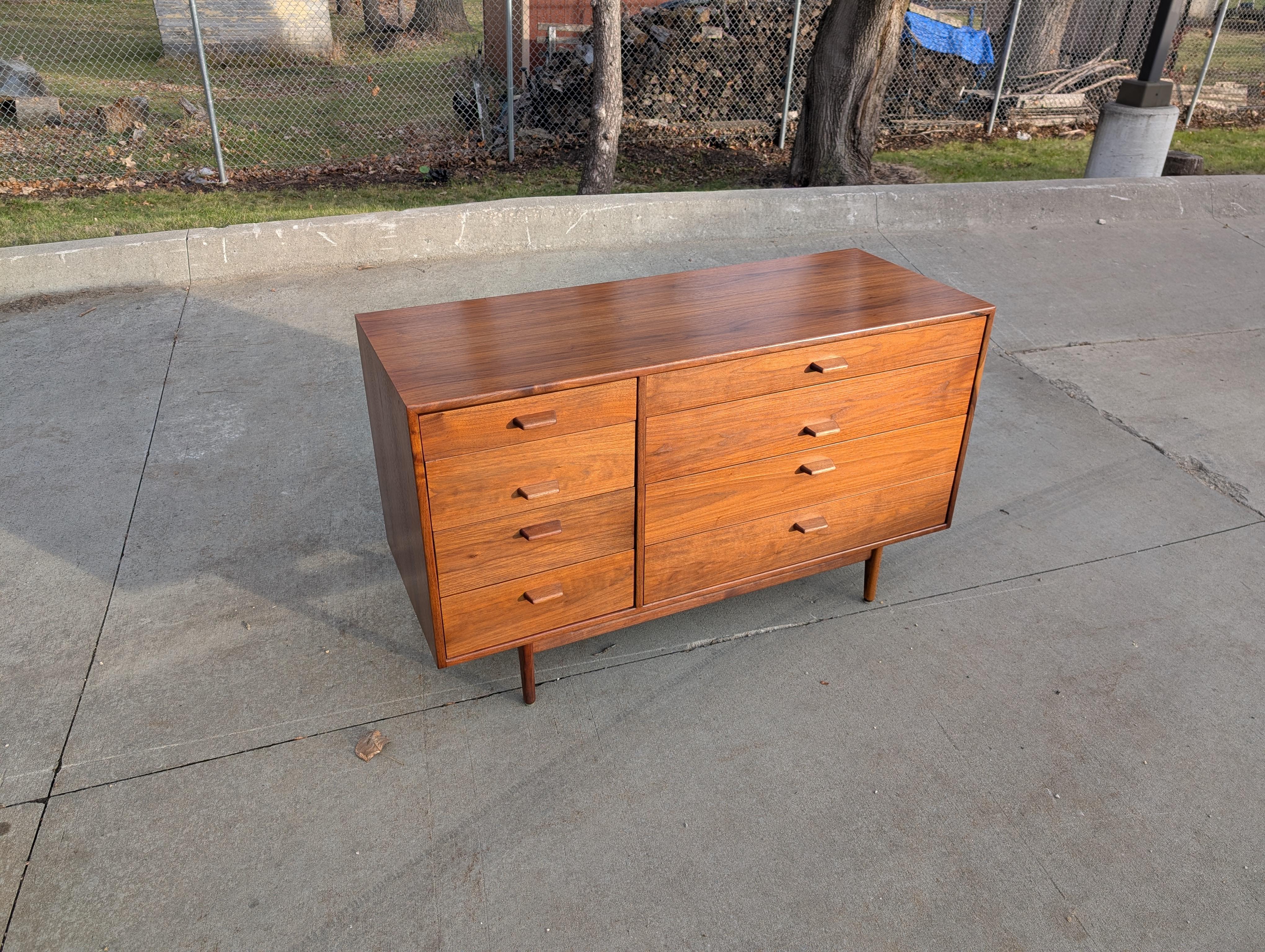 Jens Risom Danish Mid-Century Walnut Dresser For Sale 5