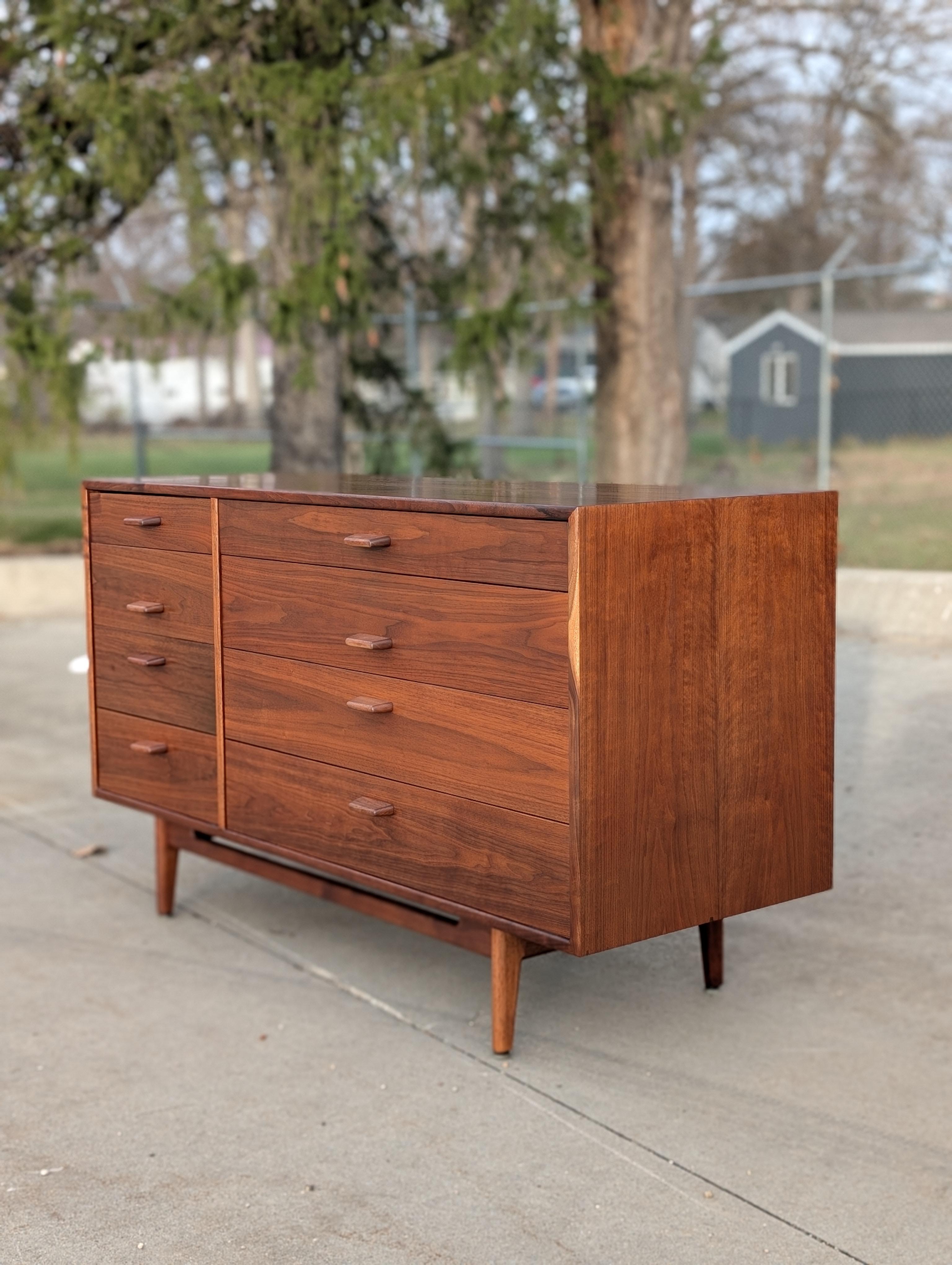Jens Risom Danish Mid-Century Walnut Dresser For Sale 7