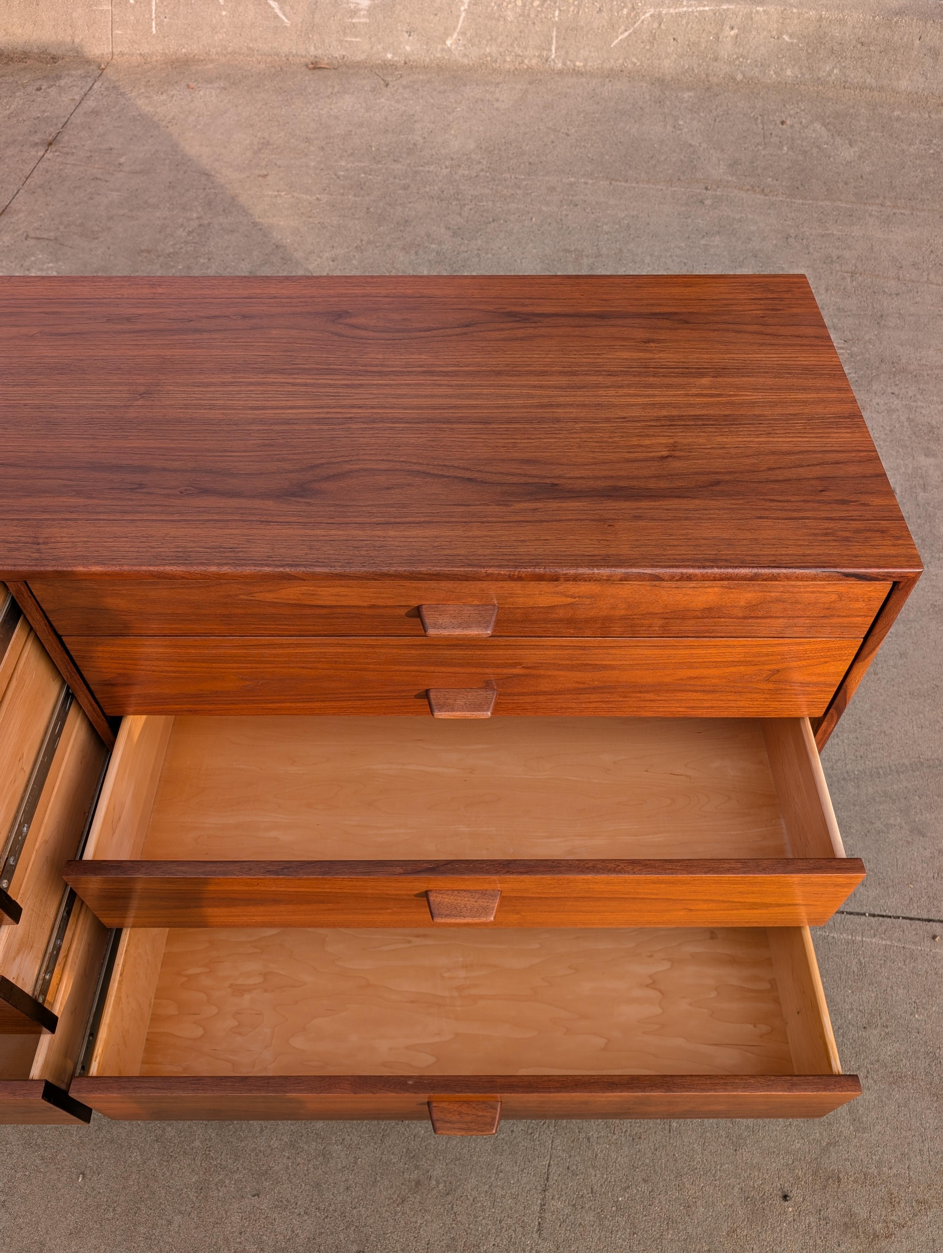 Jens Risom Danish Mid-Century Walnut Dresser For Sale 13