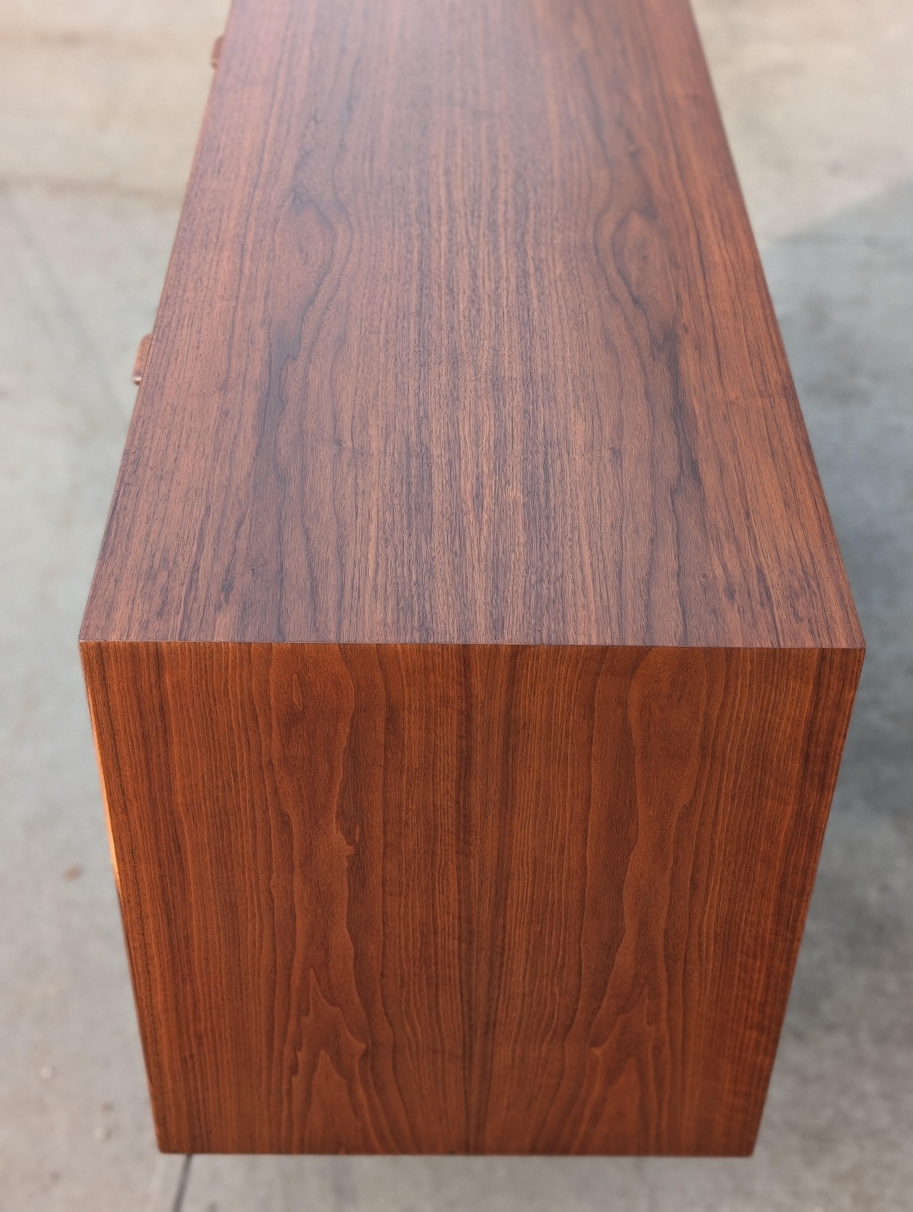 Jens Risom Danish Mid-Century Walnut Dresser In Good Condition For Sale In Cedar Falls, IA