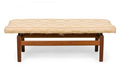 Jens Risom Dänische schwebende Stühle aus cremefarbener Shou-Polsterung und Holz