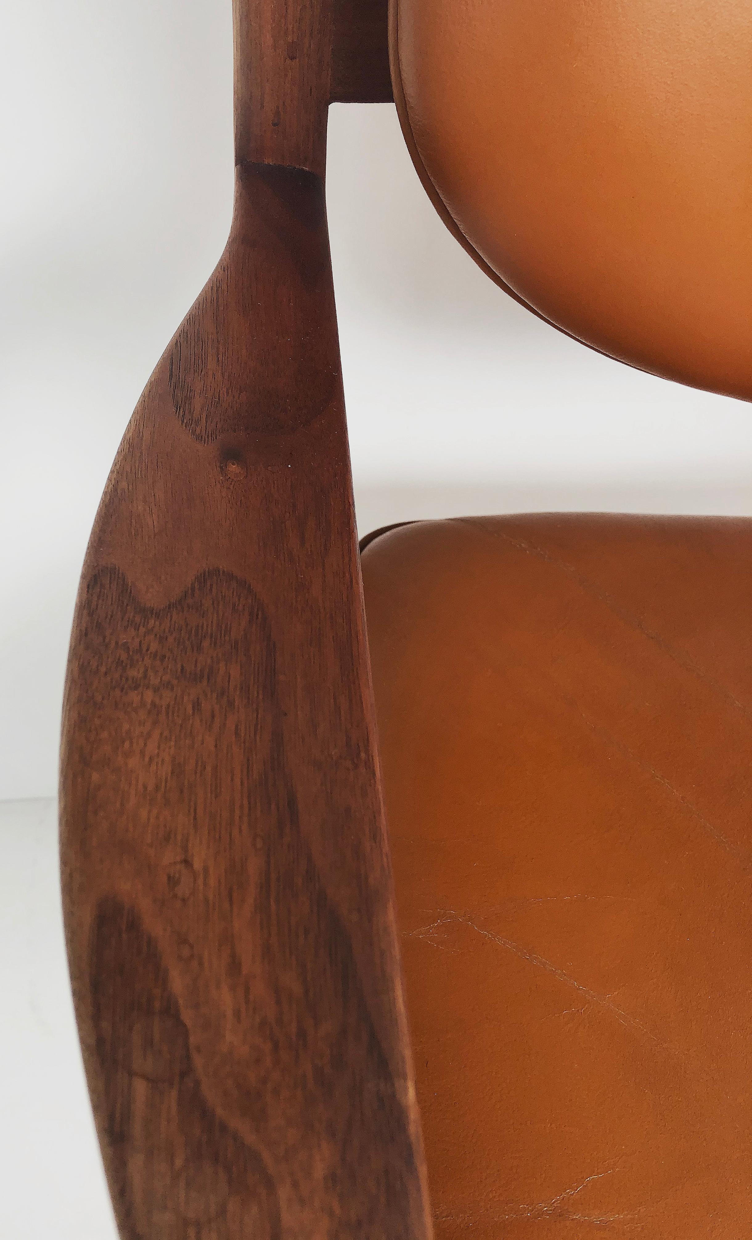 Jens Risom Design Paar gepolsterte Sessel aus geöltem Nussbaumholz und Leder, ca. 1965 im Angebot 2