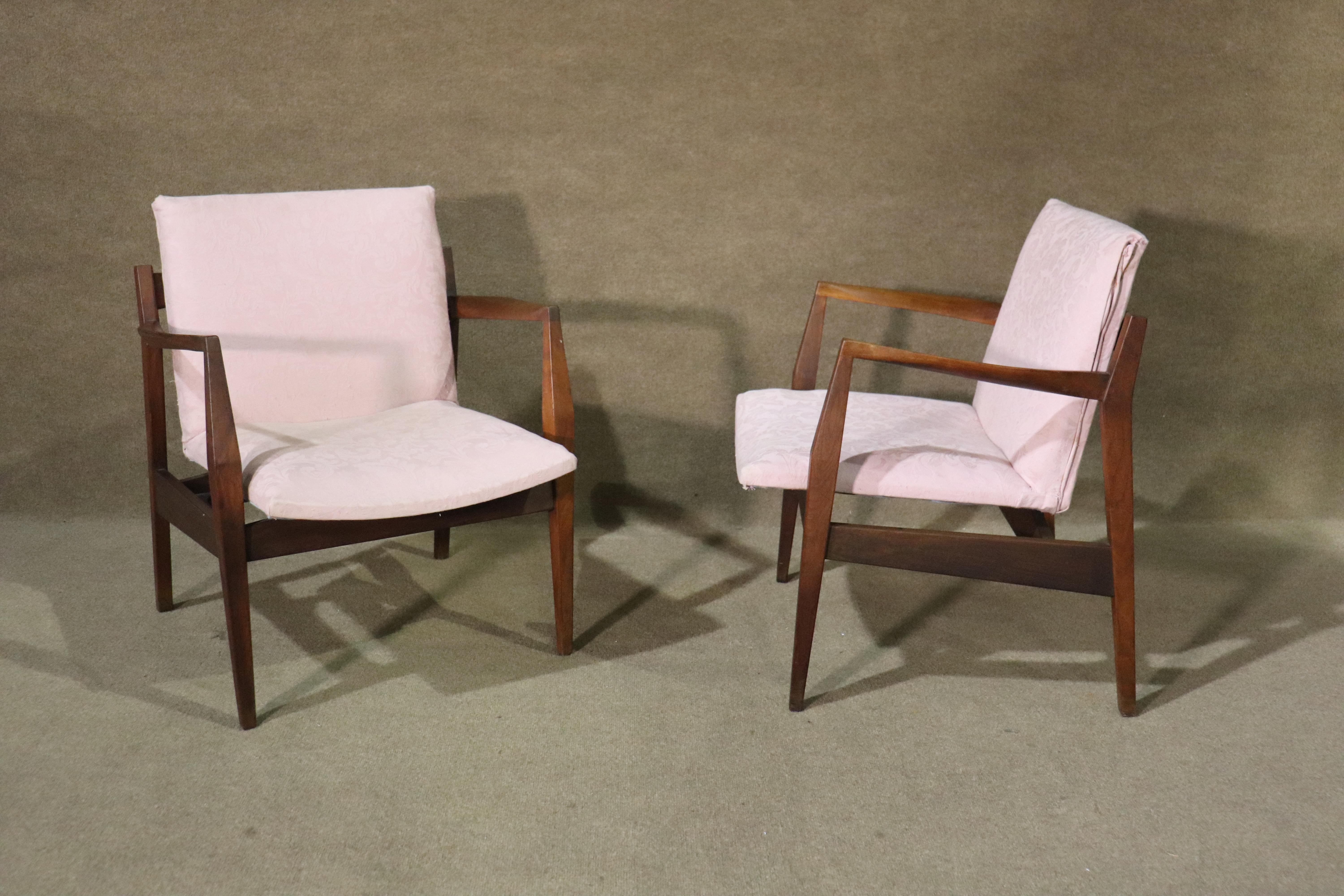 Pair of mid-century modern armchairs by Jens Risom. Teak frames with floating seat.
Please confirm location NY or NJ