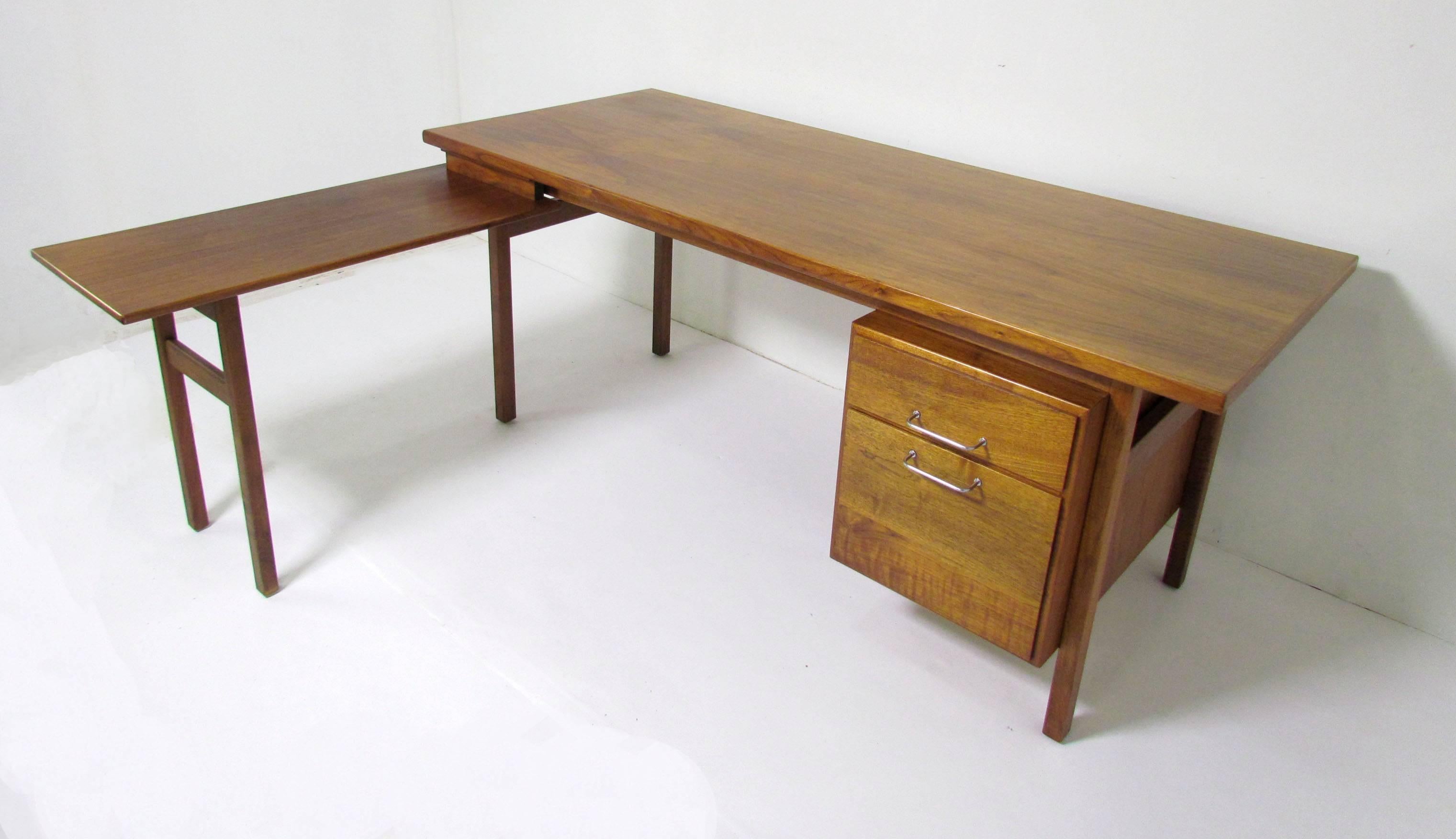 Jens Risom Desk in Walnut with Optional Work Station Return, circa 1960s In Good Condition In Peabody, MA