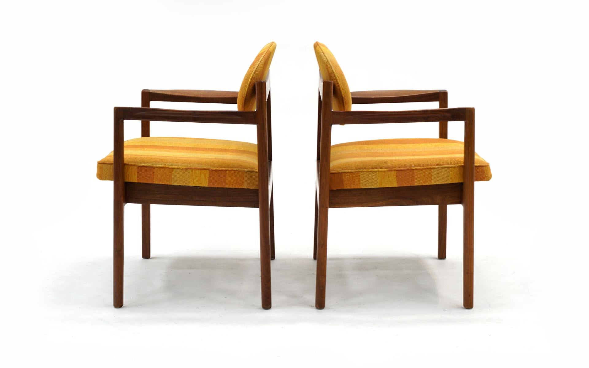 American Jens Risom Dining Chairs, Set of Four, Two Arm and Two Side Chairs, Walnut