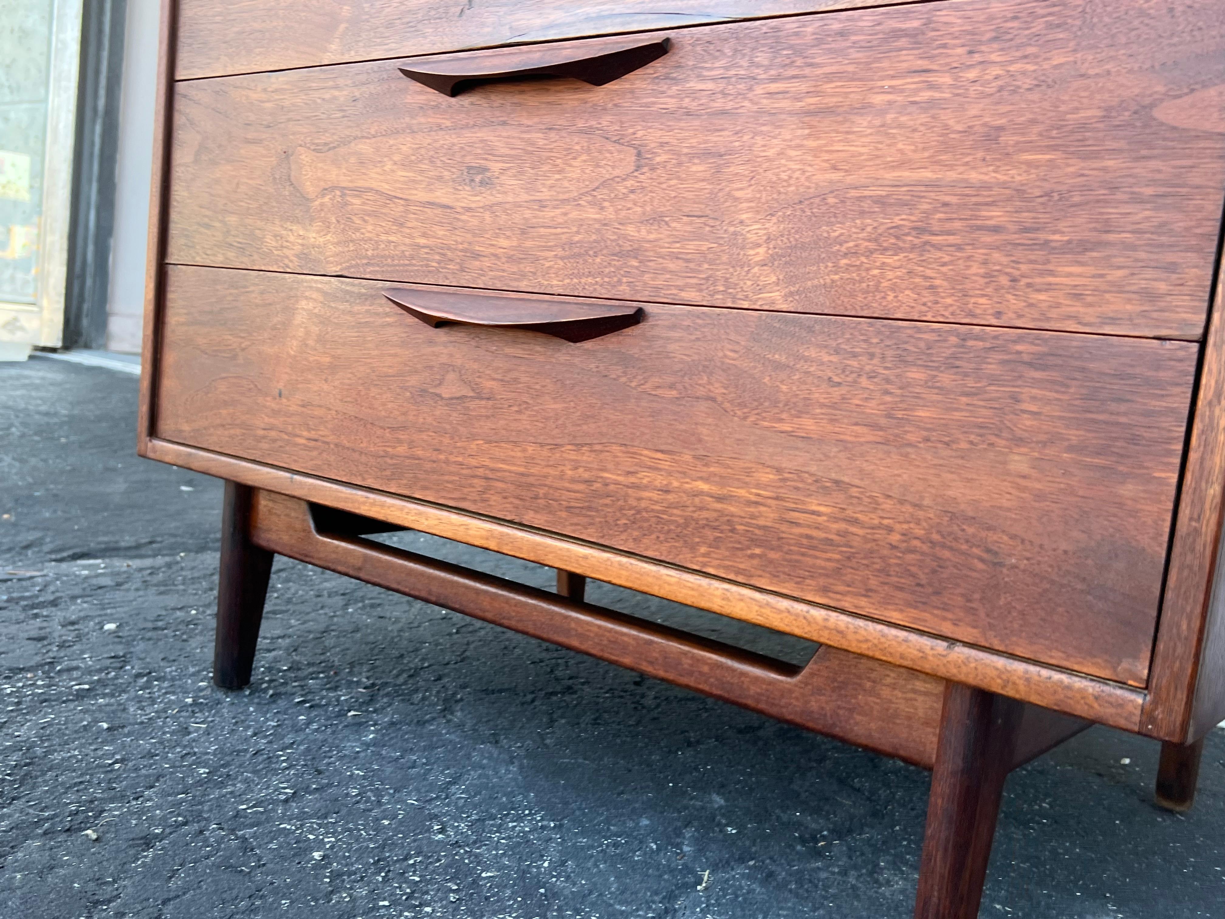 Jens Risom Dresser Walnut Ca' 1960's Mid Century For Sale 9