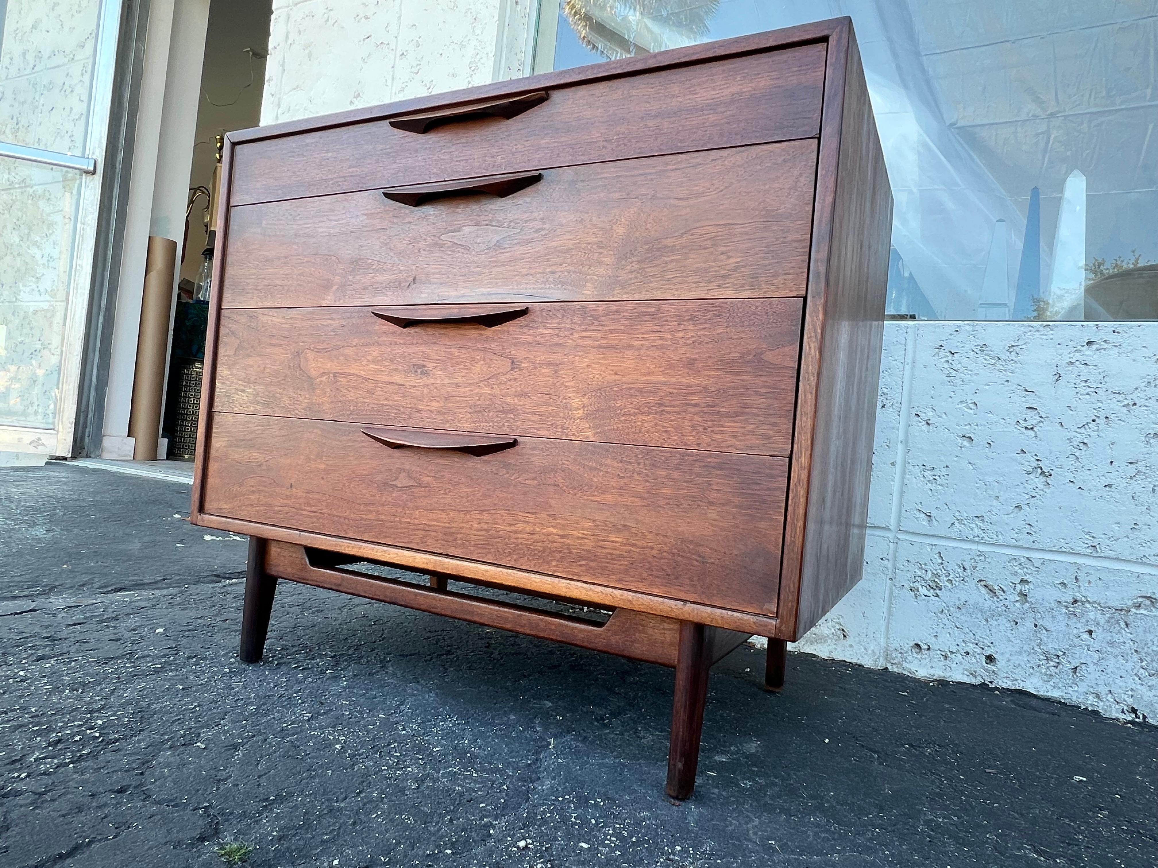 Jens Risom Dresser Walnut Ca' 1960's Mid Century For Sale 10