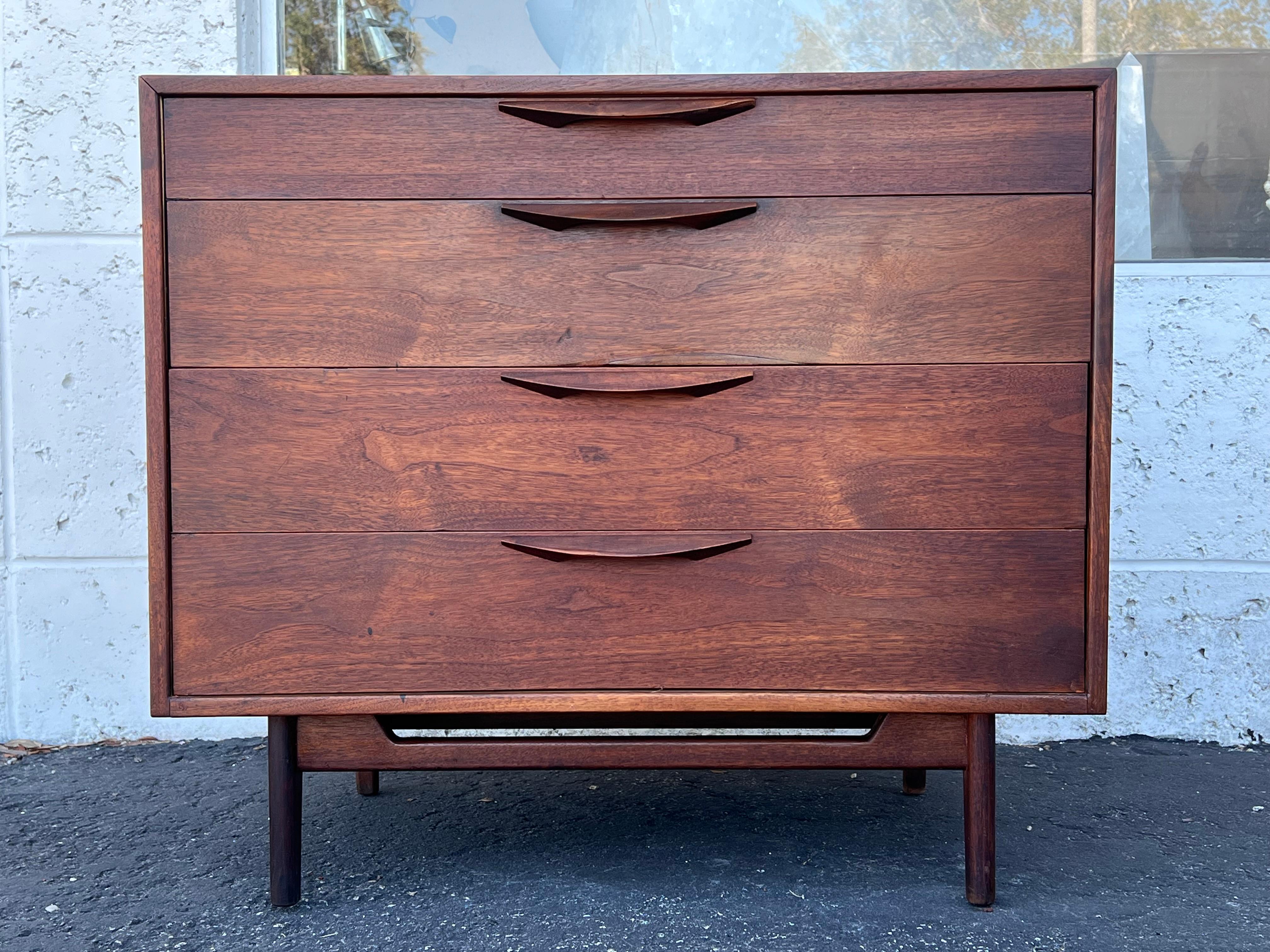 Mid-Century Modern Jens Risom Dresser Walnut Ca' 1960's Mid Century For Sale