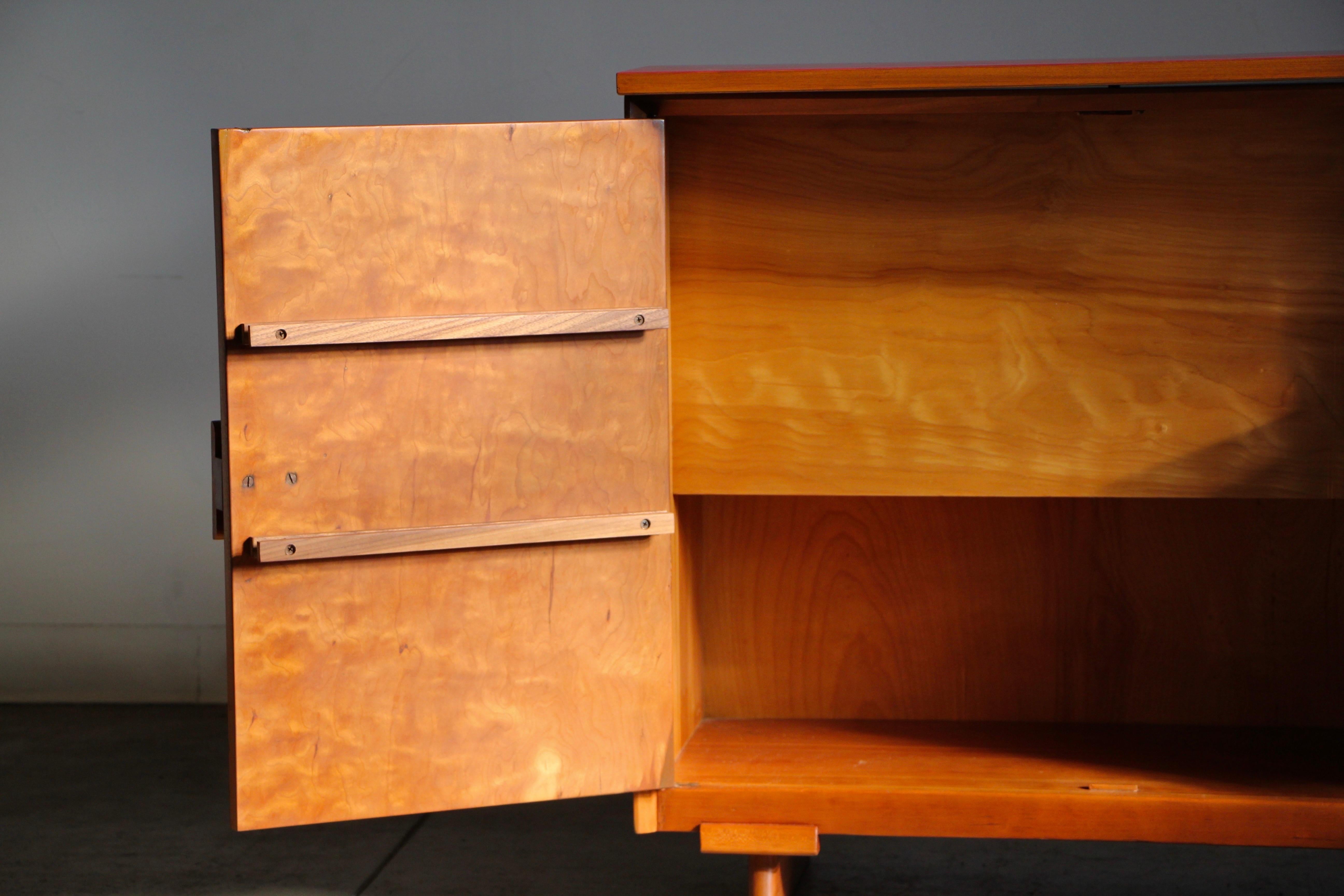 Mid-20th Century Jens Risom Early Bar Cabinet for Knoll, 1940s