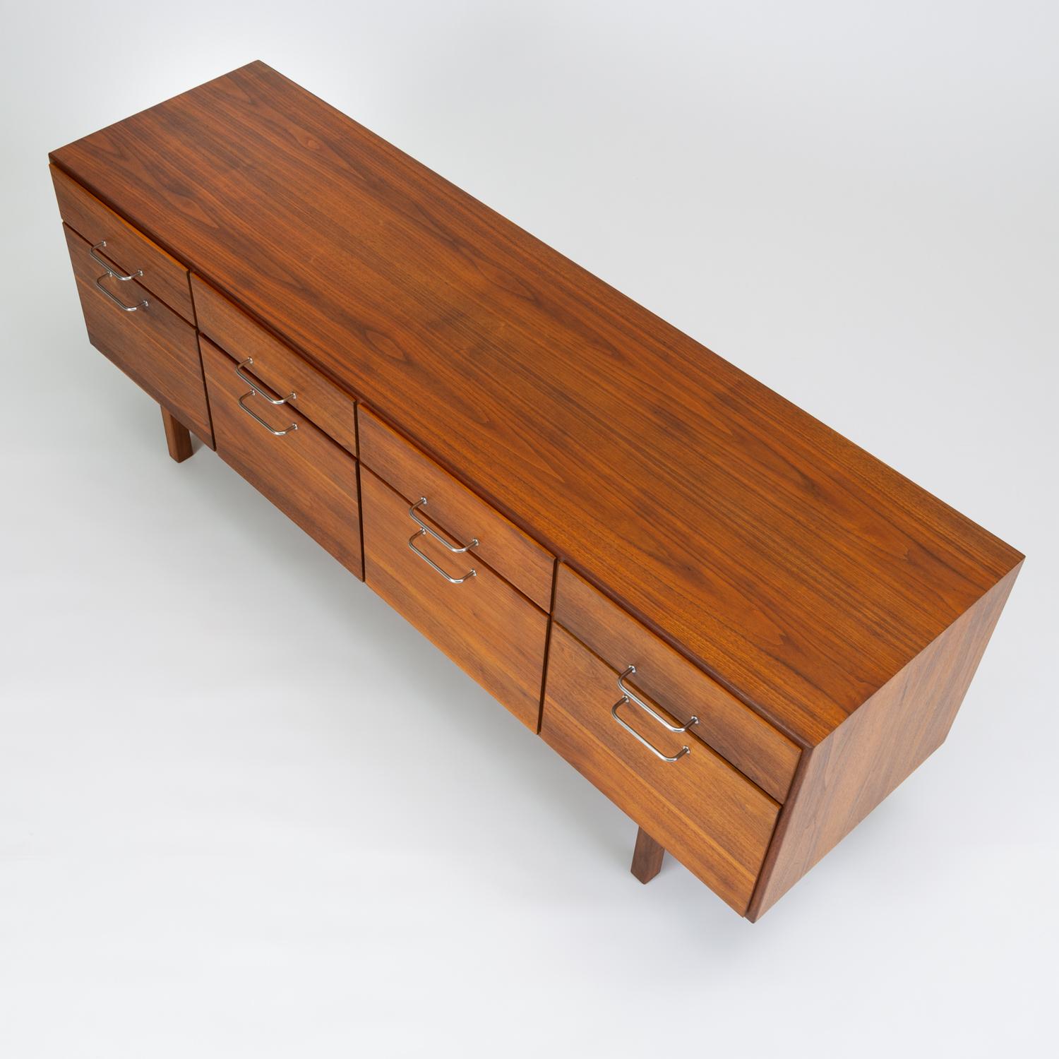 Jens Risom Eight-Drawer Walnut Credenza In Excellent Condition In Los Angeles, CA