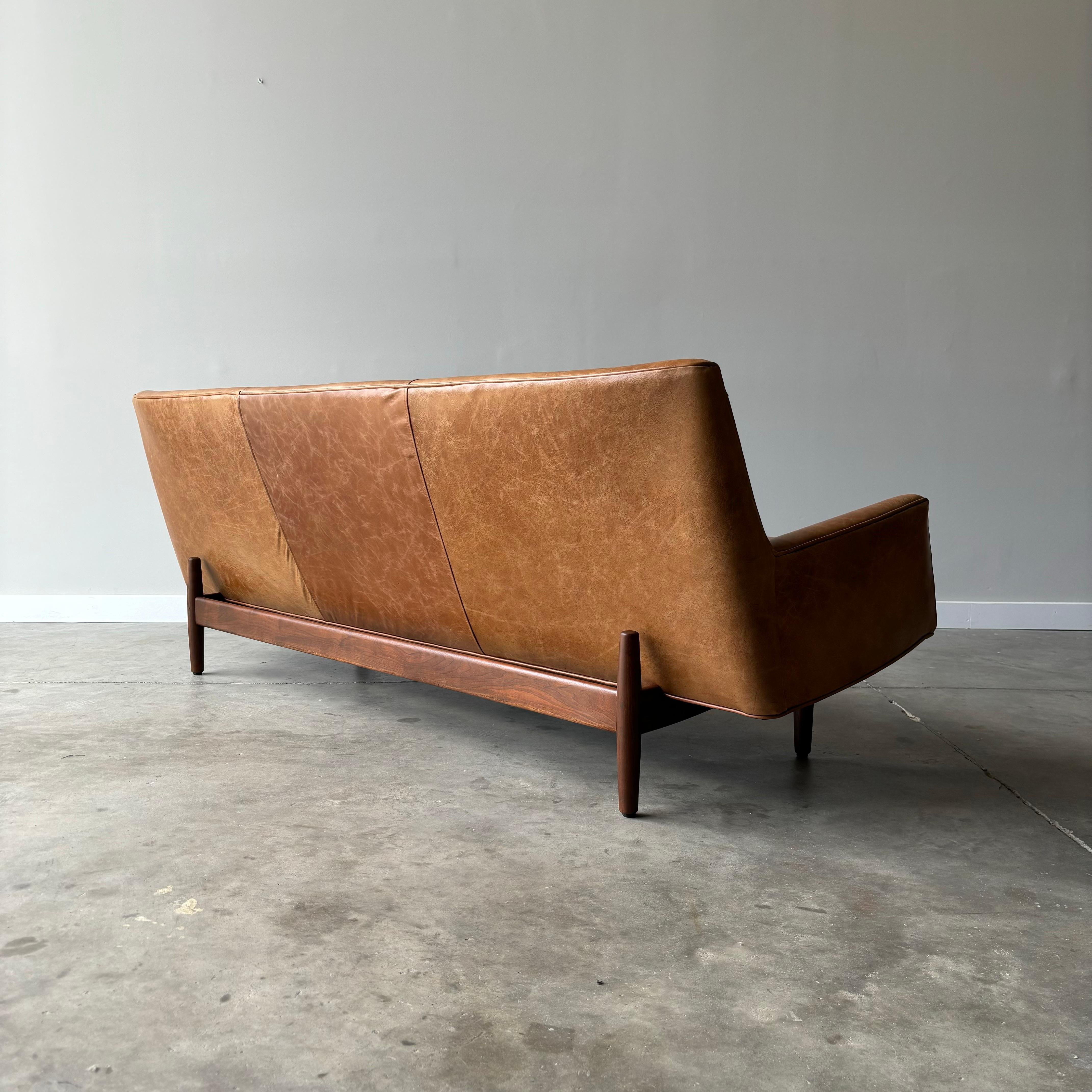 Jens Risom Floating Sofa, 1960s In Good Condition For Sale In Raleigh, NC