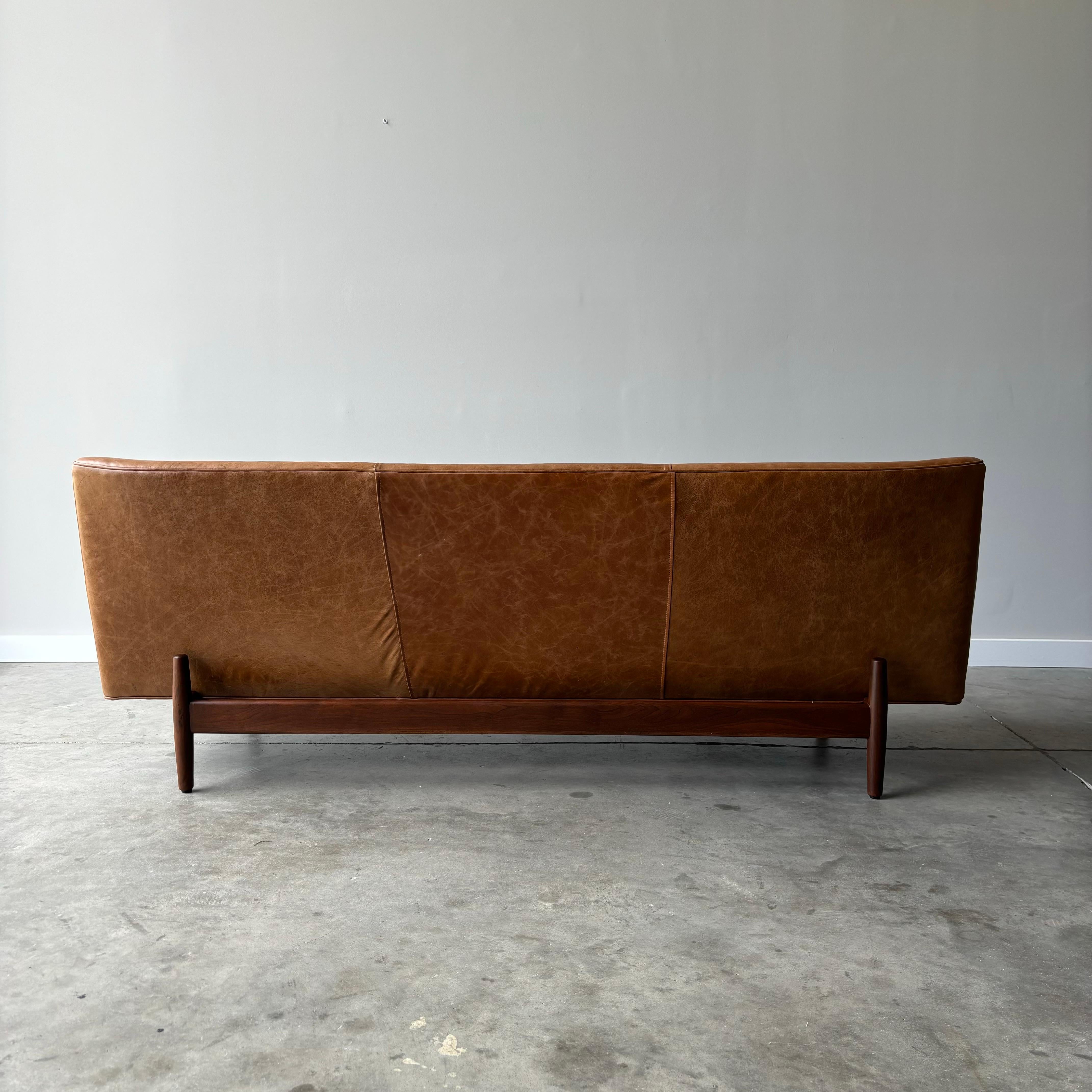 Jens Risom Floating Sofa, 1960s For Sale 2
