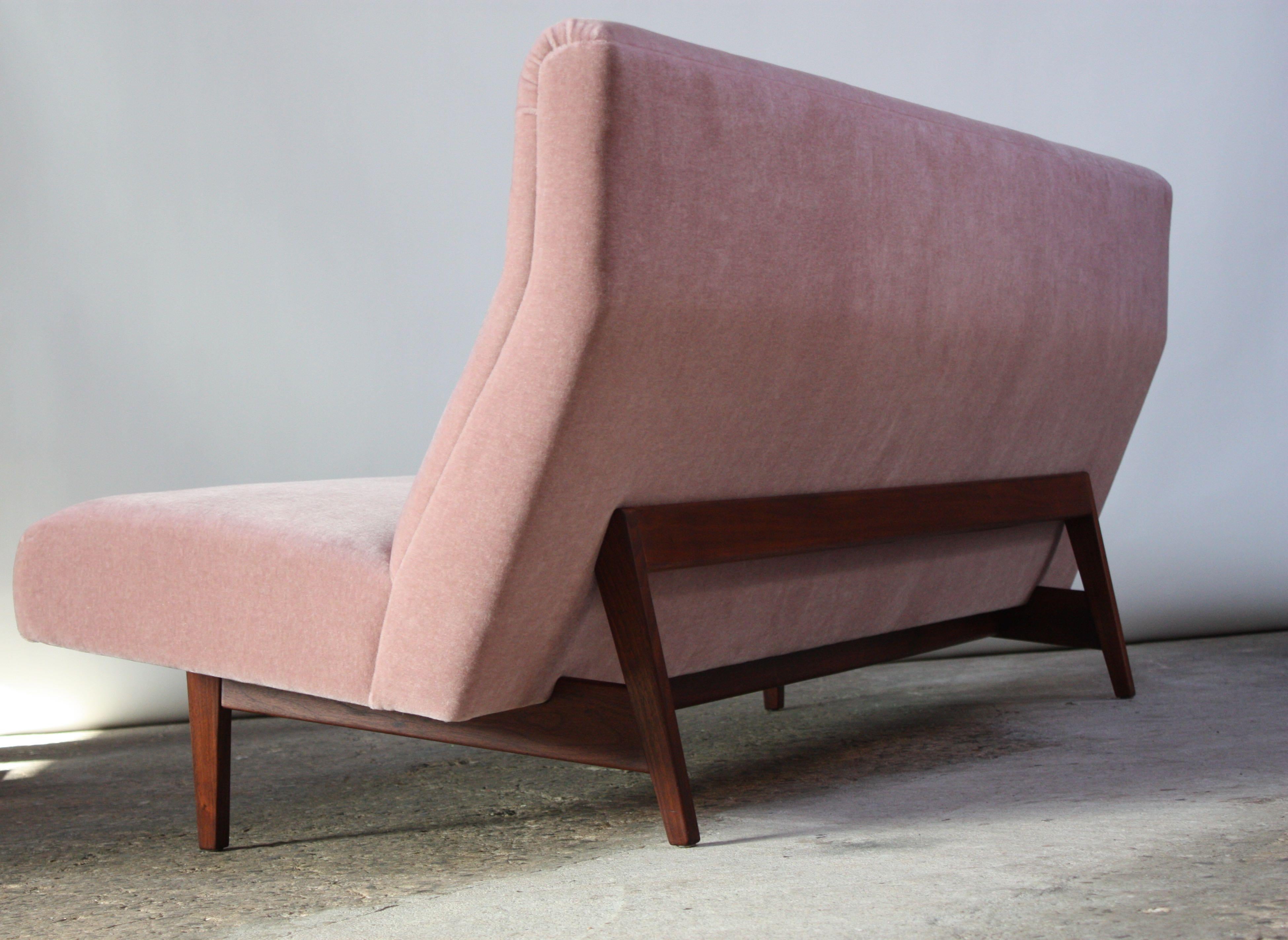 Jens Risom Floating Three-Seat Armless Sofa in Walnut and Mohair 4
