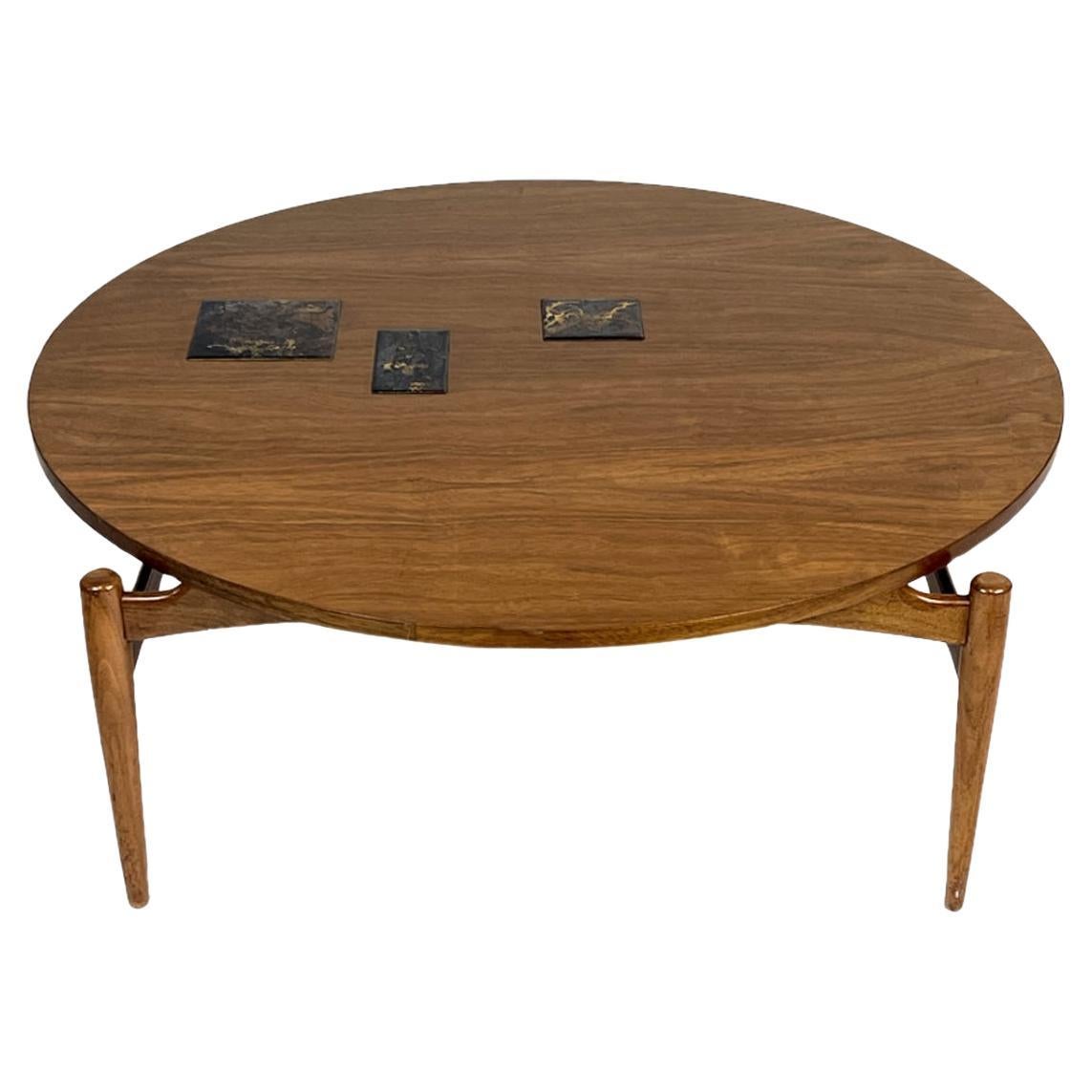 Table basse flottante en noyer et carrelage de Jens Risom