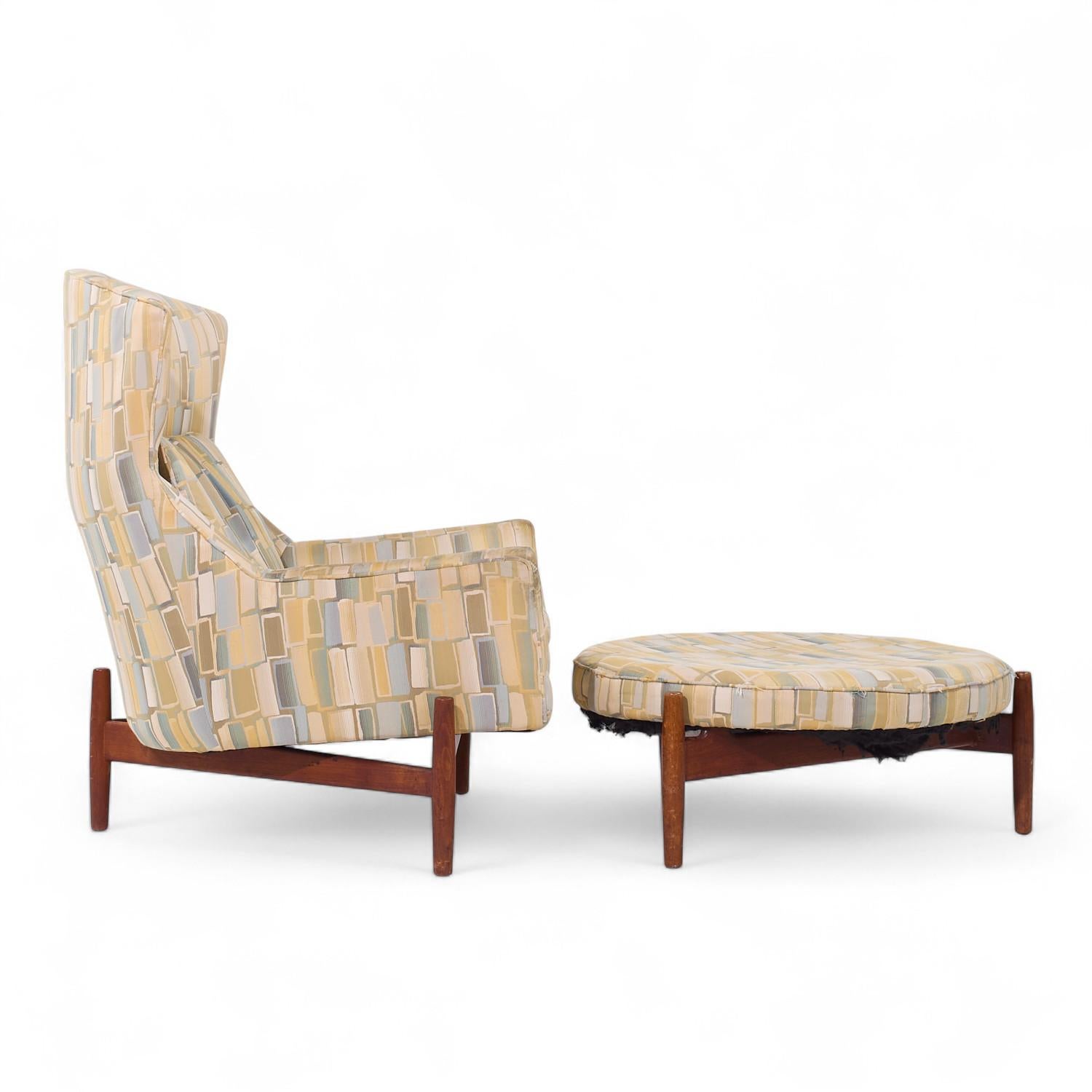 Jens Risom para Jens Risom Design Silla grande y otomana de nogal de mediados de siglo en venta 1