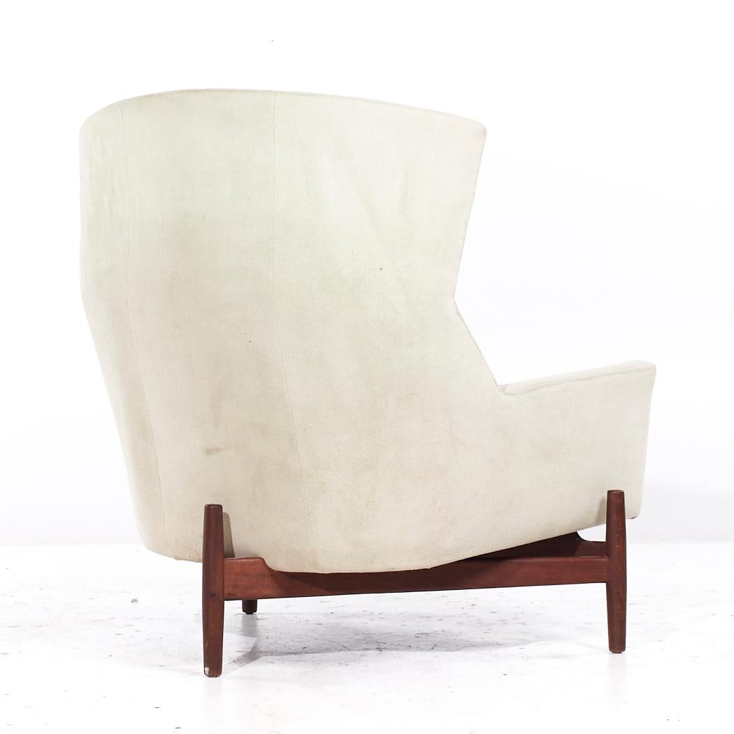 Jens Risom para Jens Risom Design Silla grande de nogal de mediados de siglo Estadounidense en venta