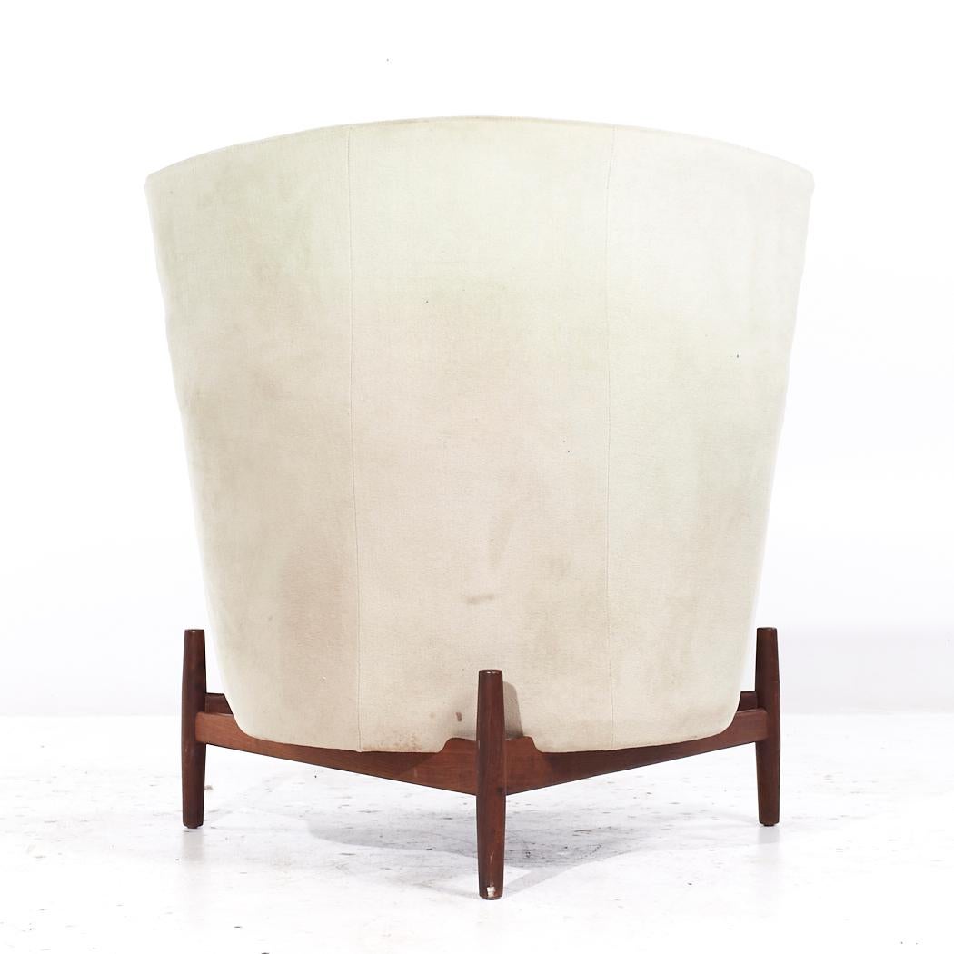Jens Risom para Jens Risom Design Silla grande de nogal de mediados de siglo en Bueno estado para la venta en Countryside, IL