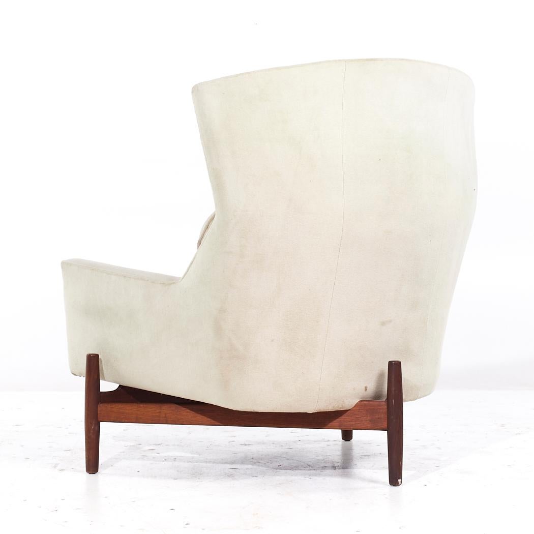 Jens Risom para Jens Risom Design Silla grande de nogal de mediados de siglo finales del siglo XX en venta