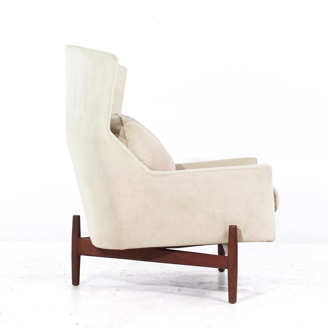 Jens Risom para Jens Risom Design Silla grande de nogal de mediados de siglo Tapicería en venta