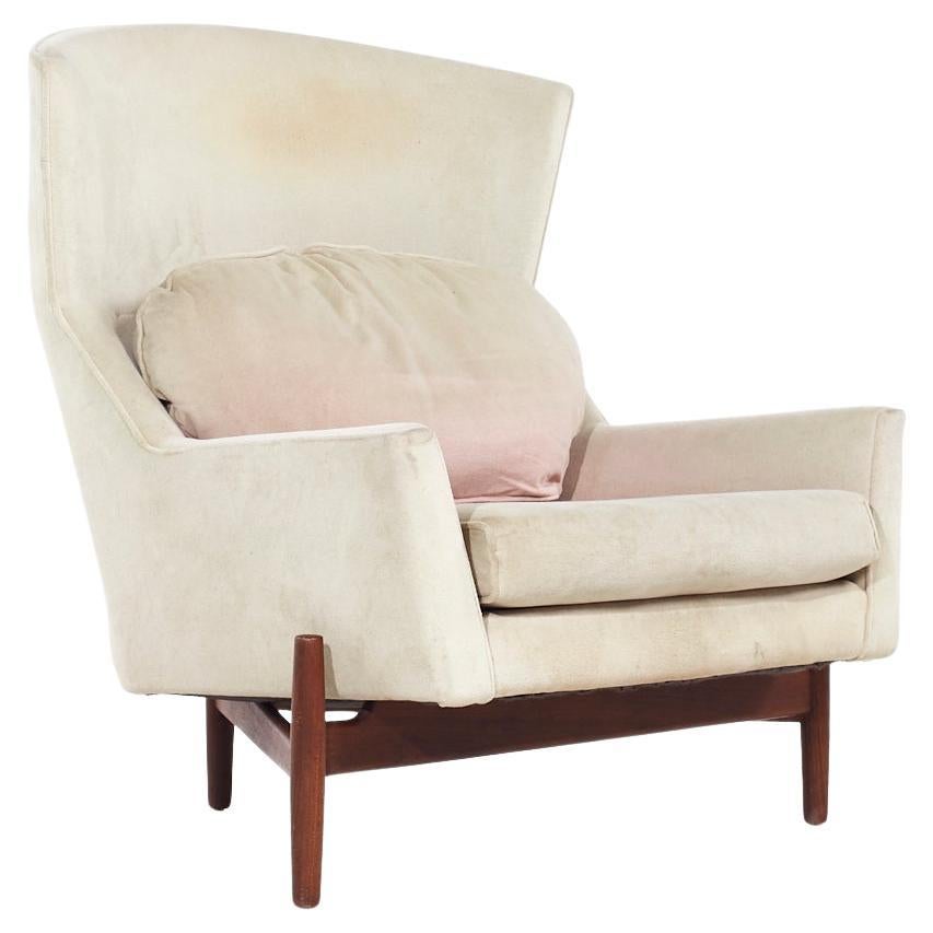 What is a big chair called?