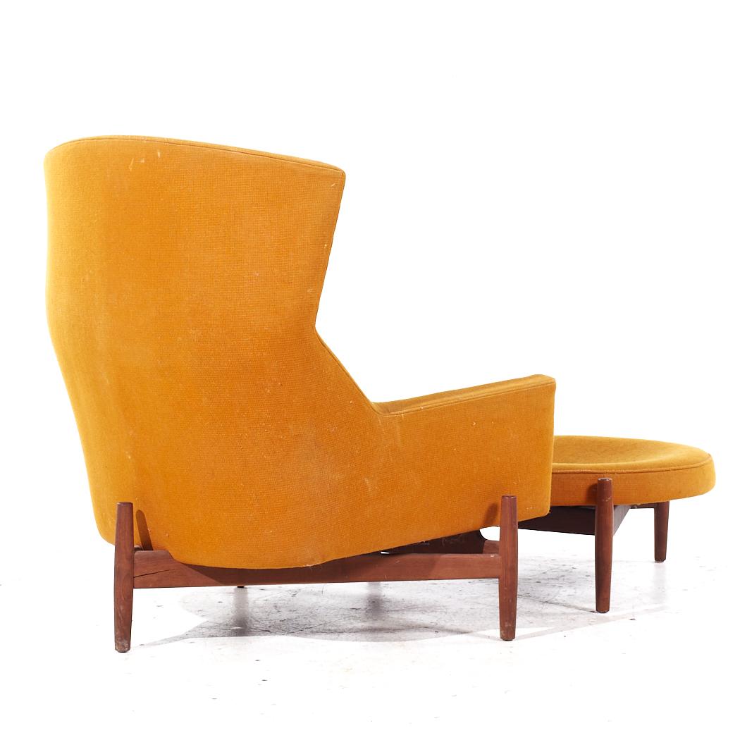 Jens Risom für Jens Risom Design Mid Century Nussbaum Big Chair mit Ottomane (amerikanisch) im Angebot