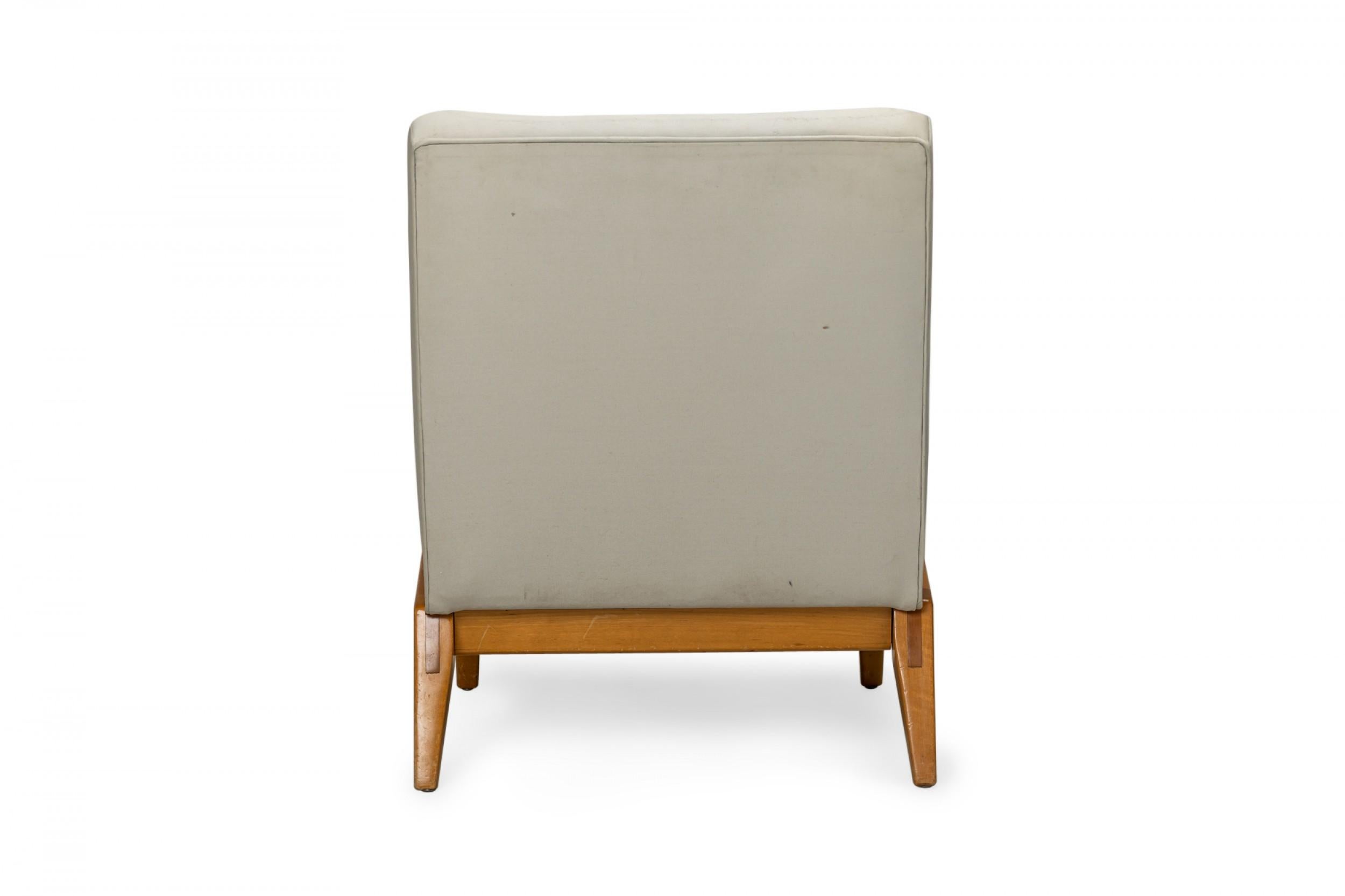 Jens Risom for Knoll Light Gray Upholstered Blonde Wood Slipper / Side Chair In Good Condition For Sale In New York, NY