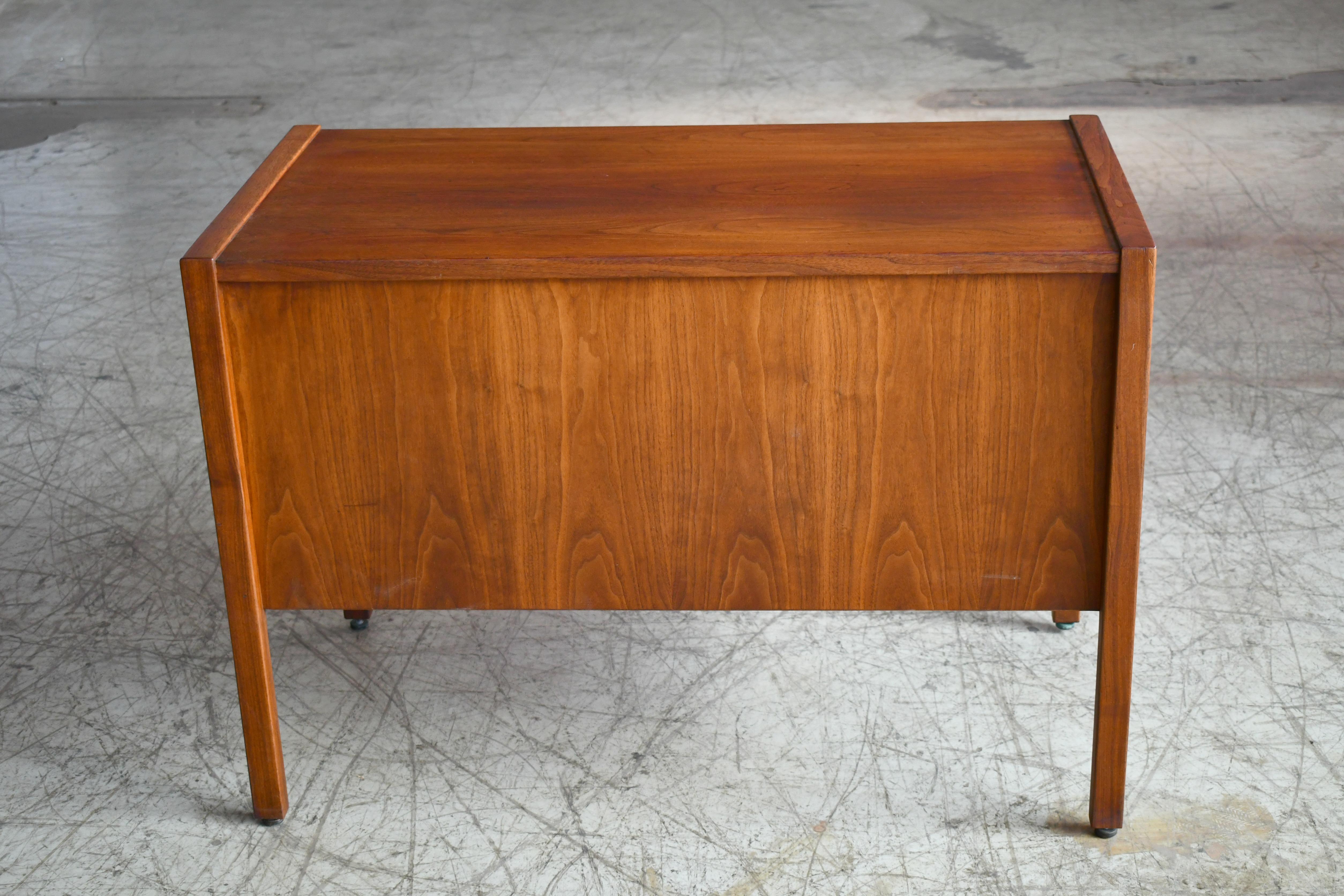 Jens Risom Four-Drawer File Cabinet in Walnut Mid-Century Modern In Good Condition In Bridgeport, CT