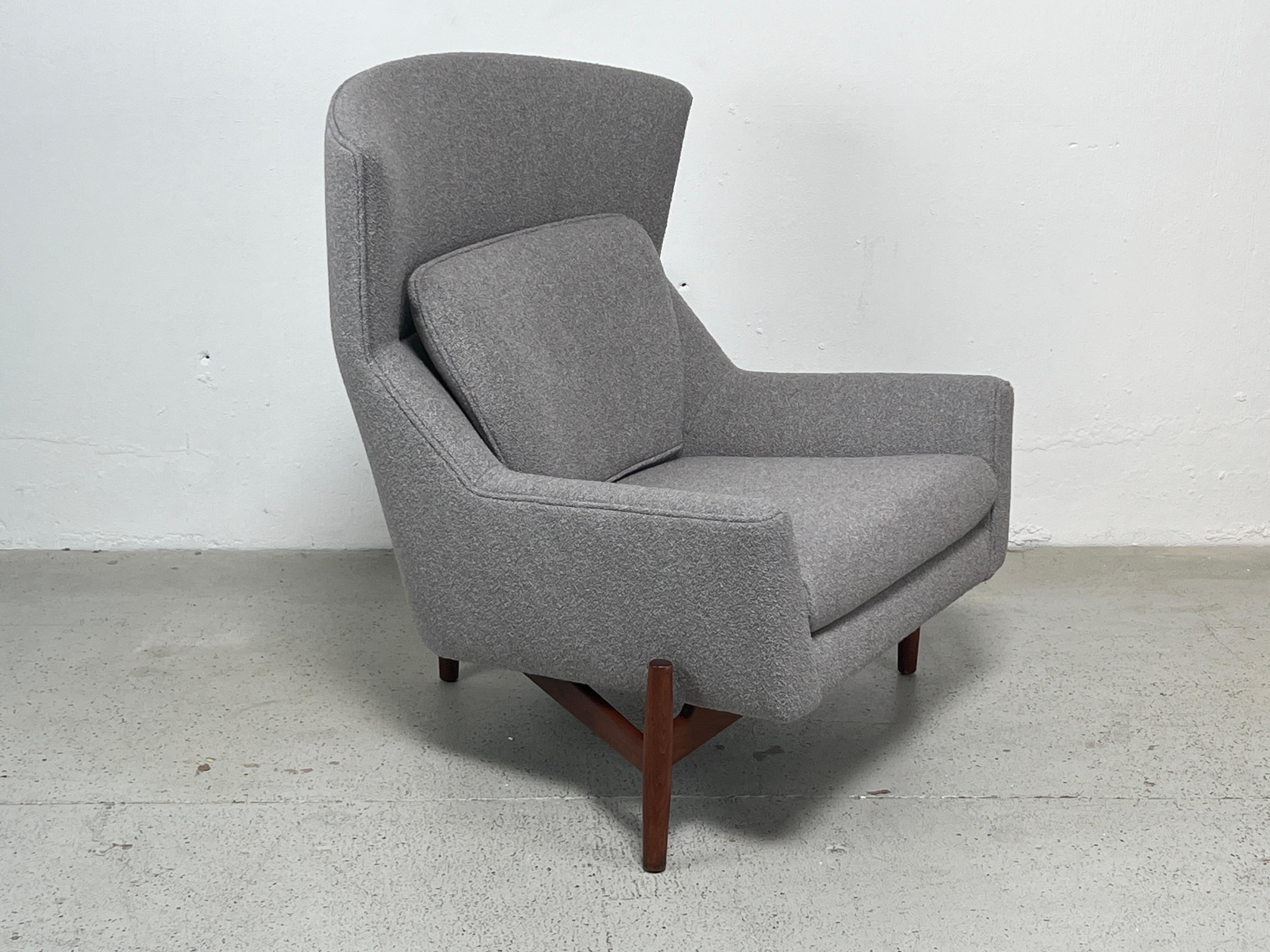 Walnut Jens Risom Large Lounge Chair For Sale