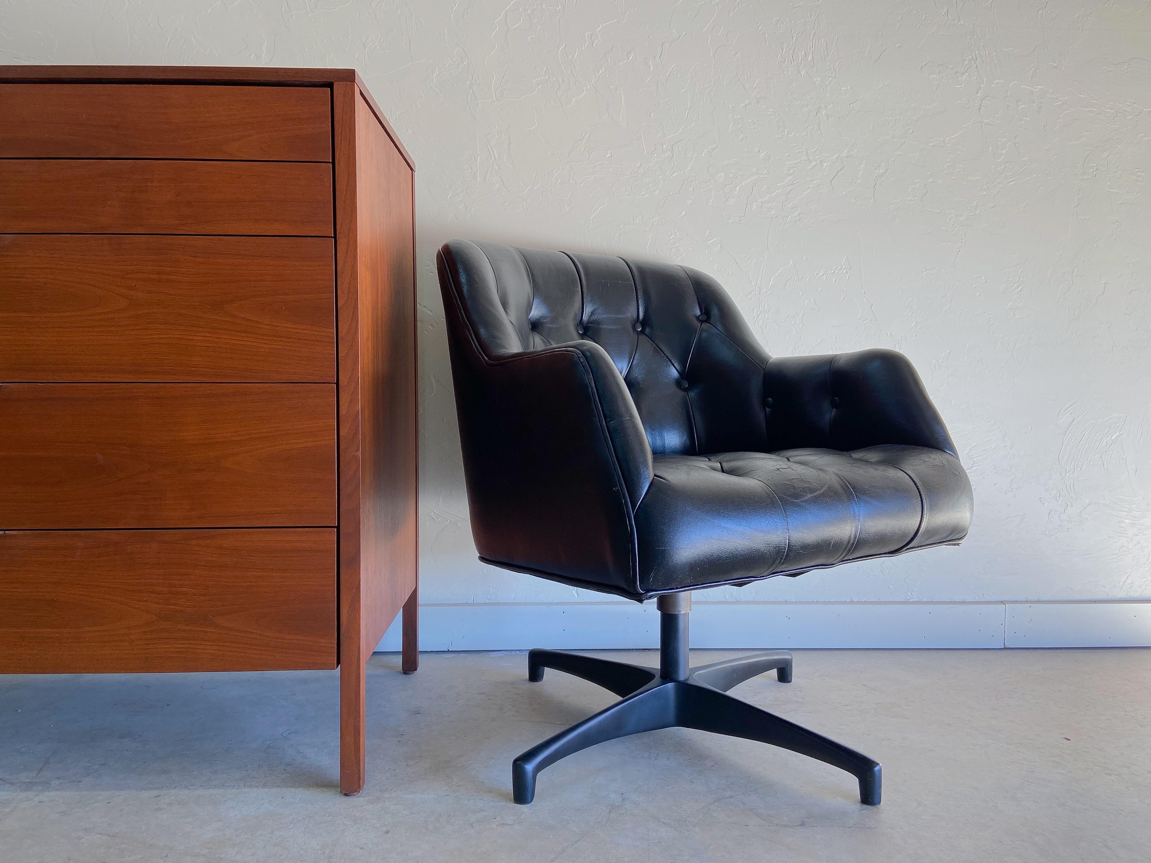 A wonderful vintage button tufted leather chair designed by Jens Risom and manufactured by B.L. Marble.

Featuring black leather upholstery that has developed a wonderful patina over the years. 

This is a great representation of Mid-Century