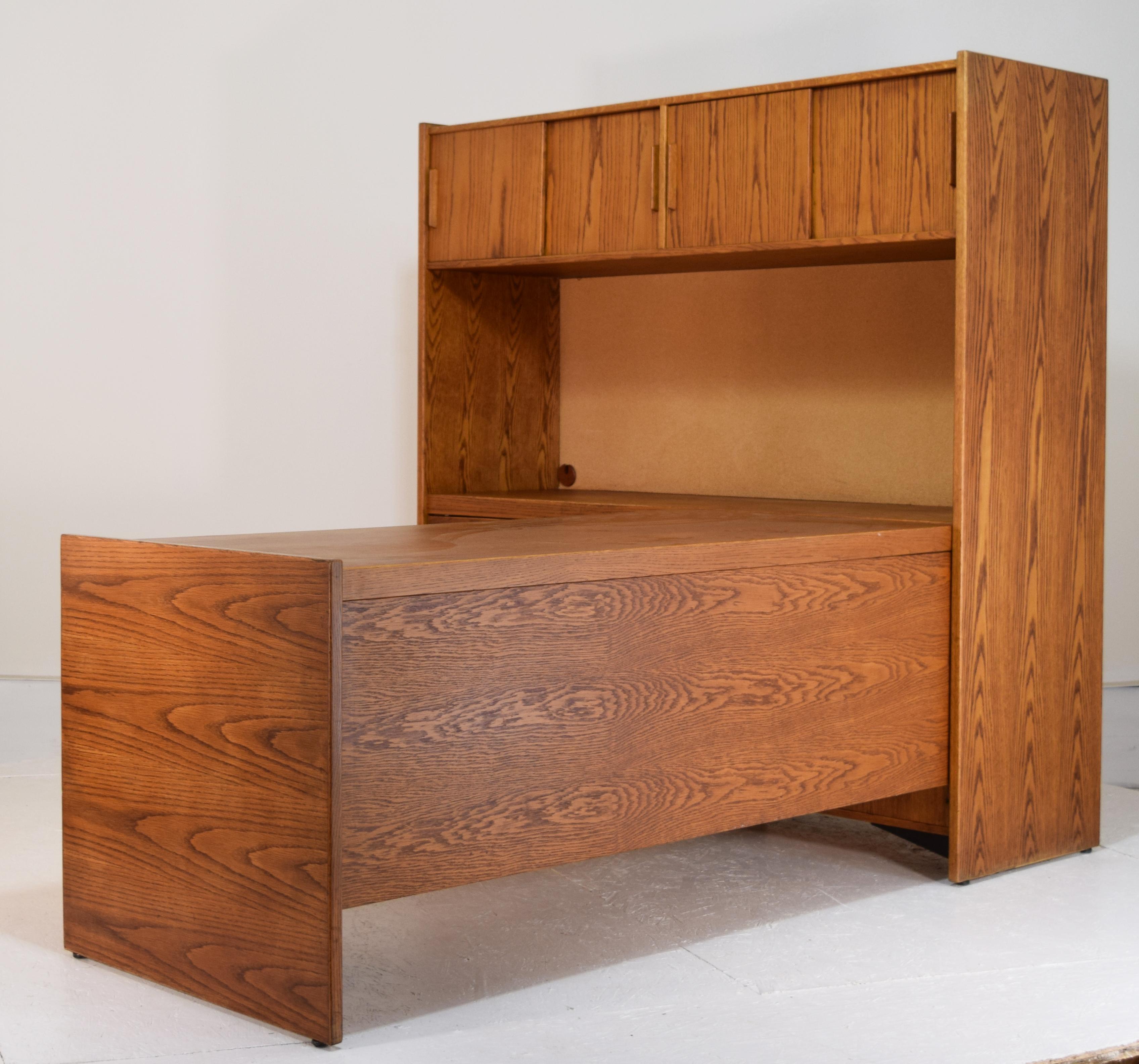 Jens Risom, Circa 1965, part of the Group 5 Series. Oak. L-shaped desk with raised return storage. 20 images provided.
83.5
