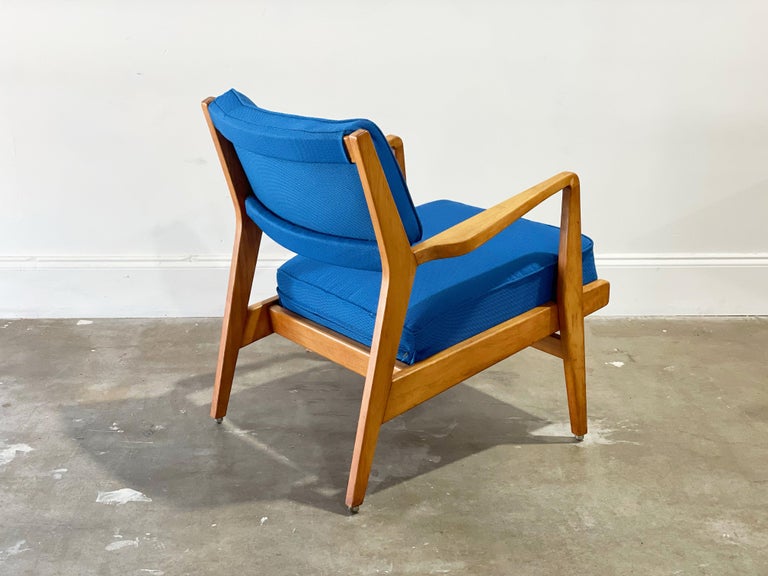 American Jens Risom Lounge Chair - Early and Rare in Maple - Model U430 Low Arm Chair  For Sale
