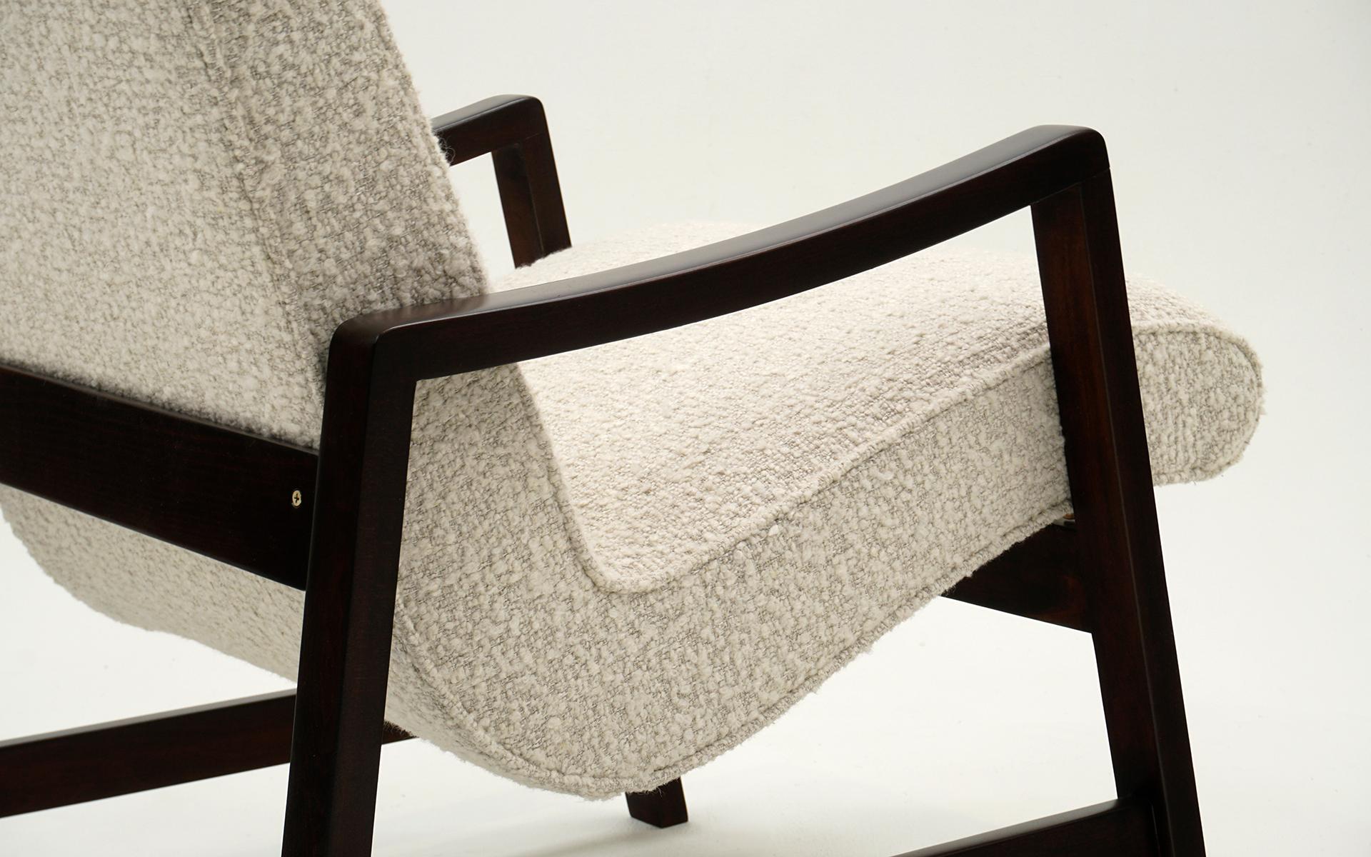 Jens Risom, Loungesessel für Knoll.  Fachmännisch restauriert in Off-White Bouclé (Polster) im Angebot