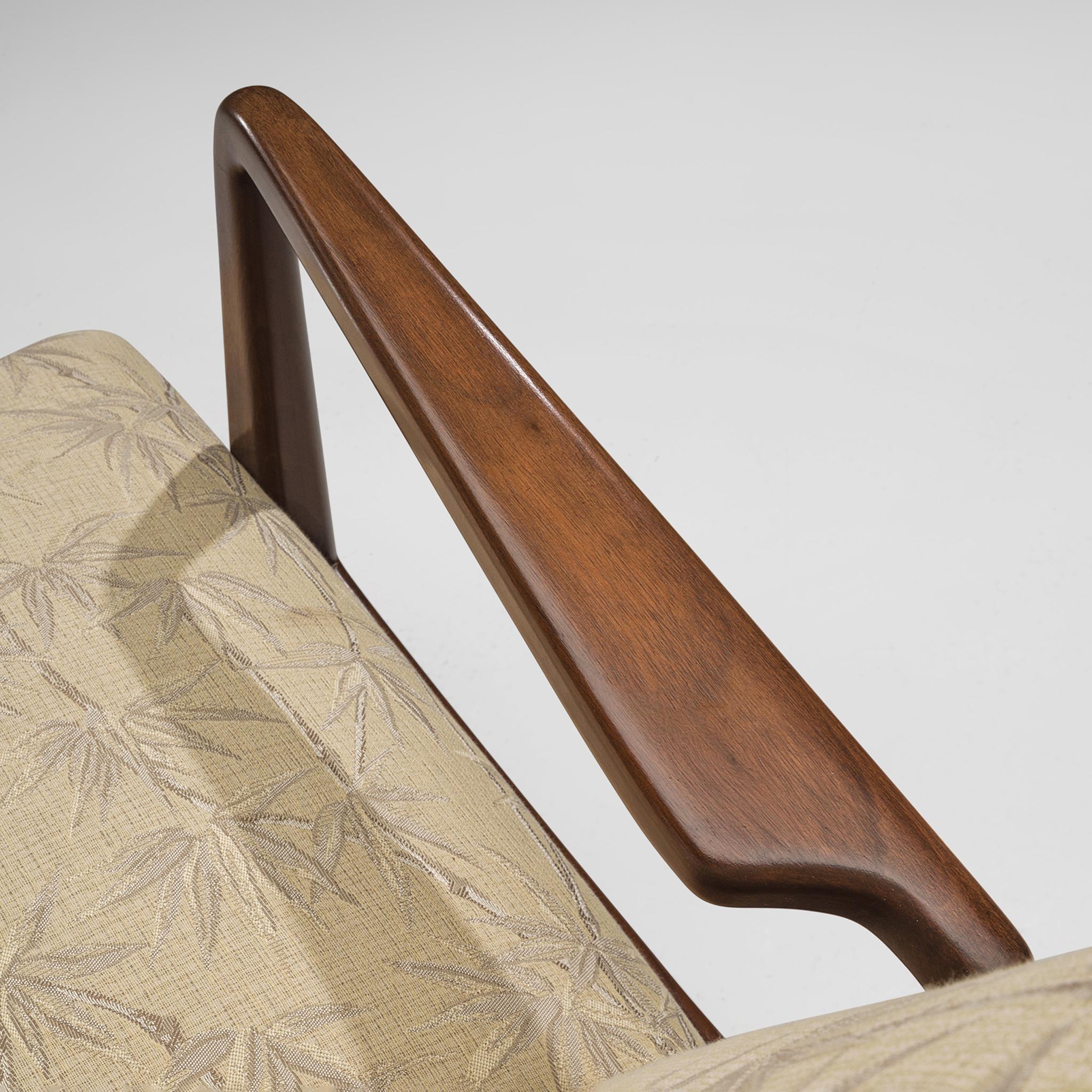 Jens Risom Lounge Chair in Walnut and Bamboo Upholstery  In Good Condition In Waalwijk, NL