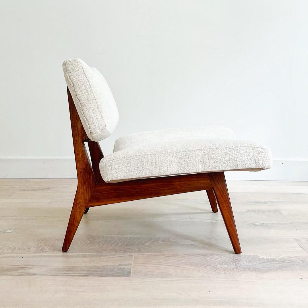 American Jens Risom Lounge Chair Model U416, Midcentury Low Slipper in Walnut + Boucle
