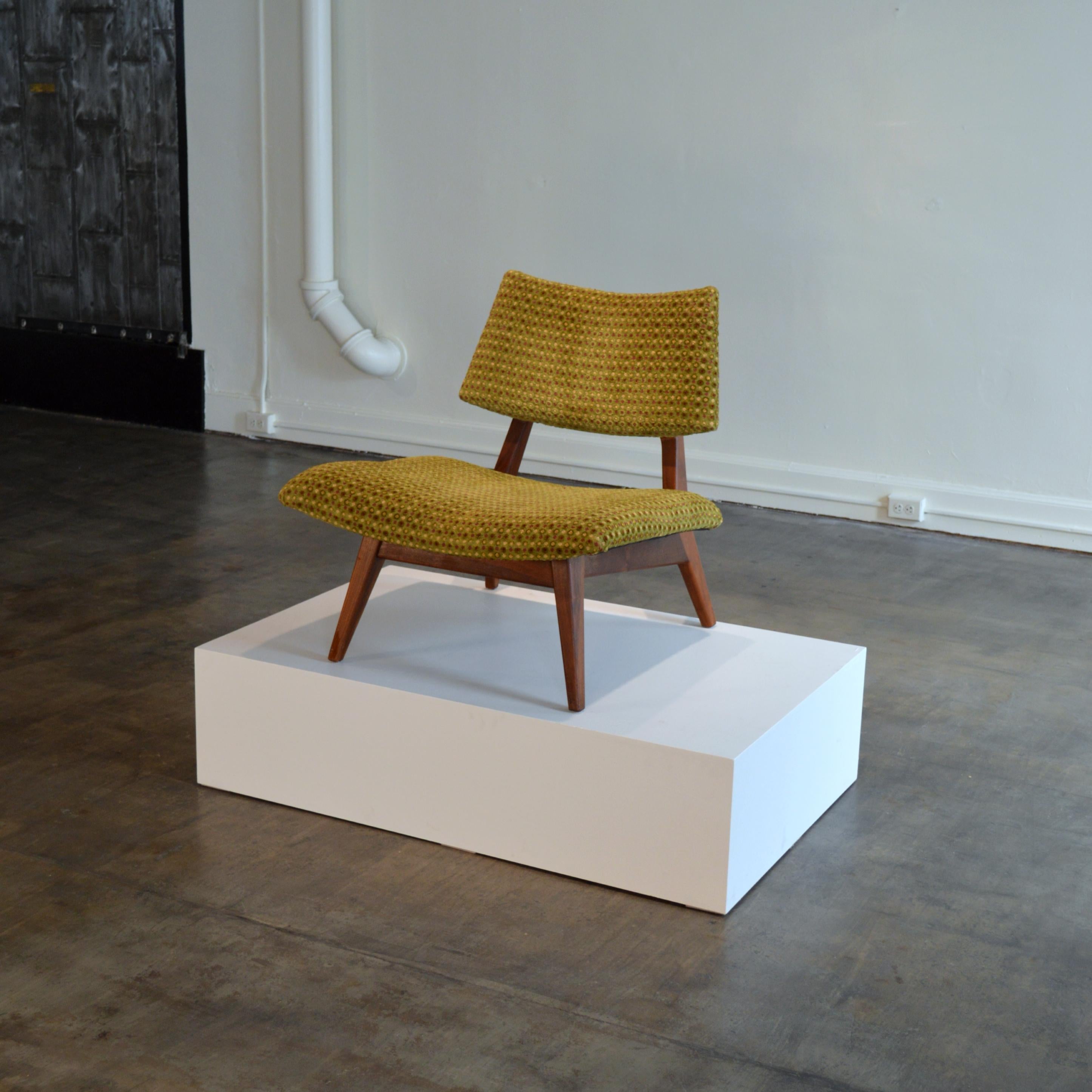 Mid-Century Modern Jens Risom Lounge Chair U-416 in Oiled Walnut For Sale