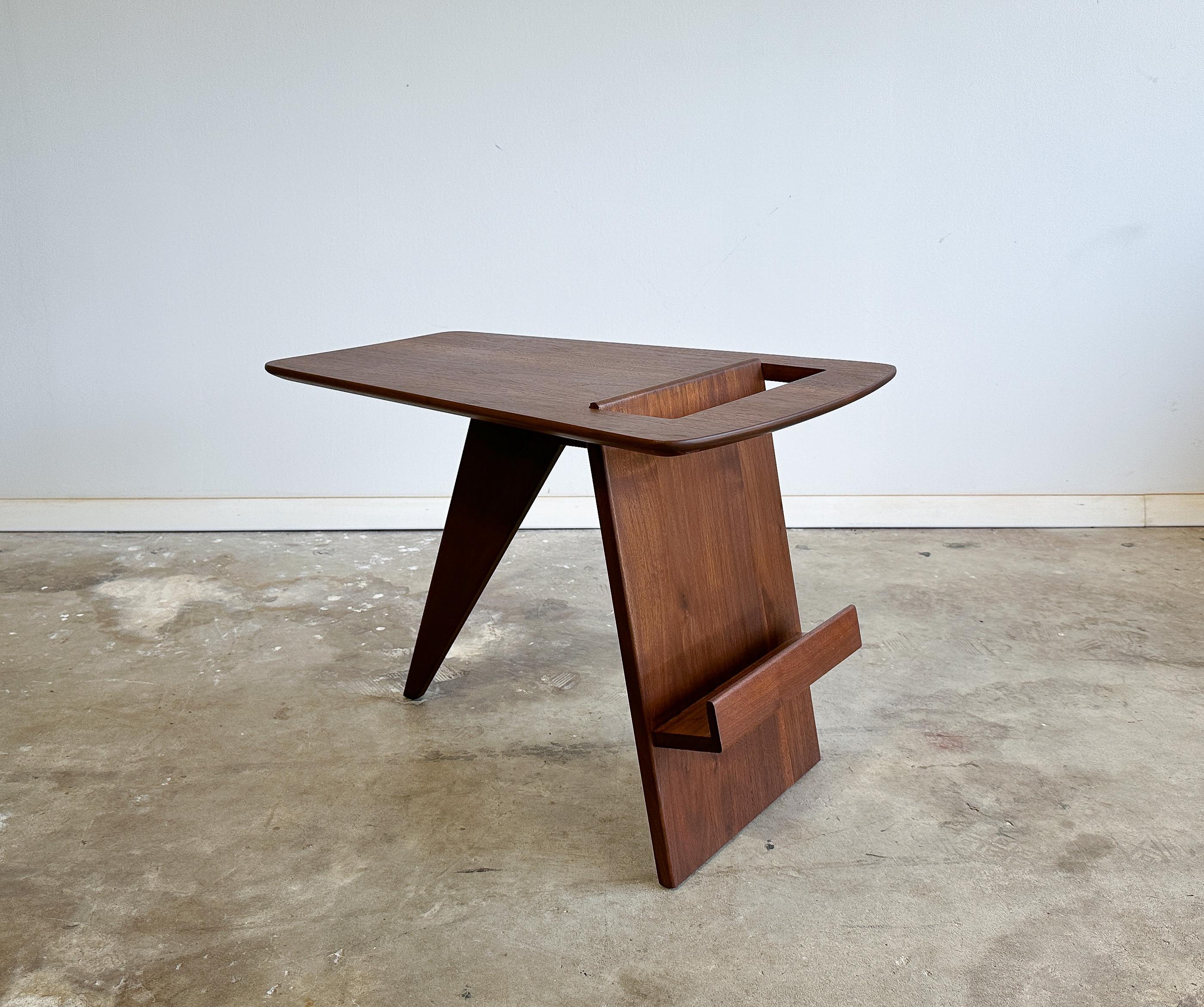 Offered is an early design by Jens Risom. Model T539 appeared in the very first Jens Risom Design catalog in 1948. Featuring solid walnut construction and bold angular design elements, this table is one of Risom's most iconic designs.

A functional