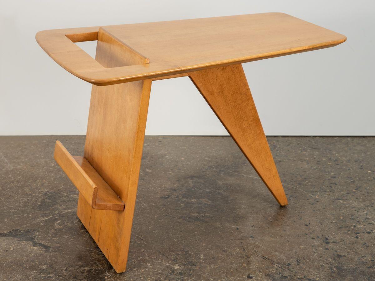 Jens Risom Maple Magazine Table In Good Condition For Sale In Brooklyn, NY