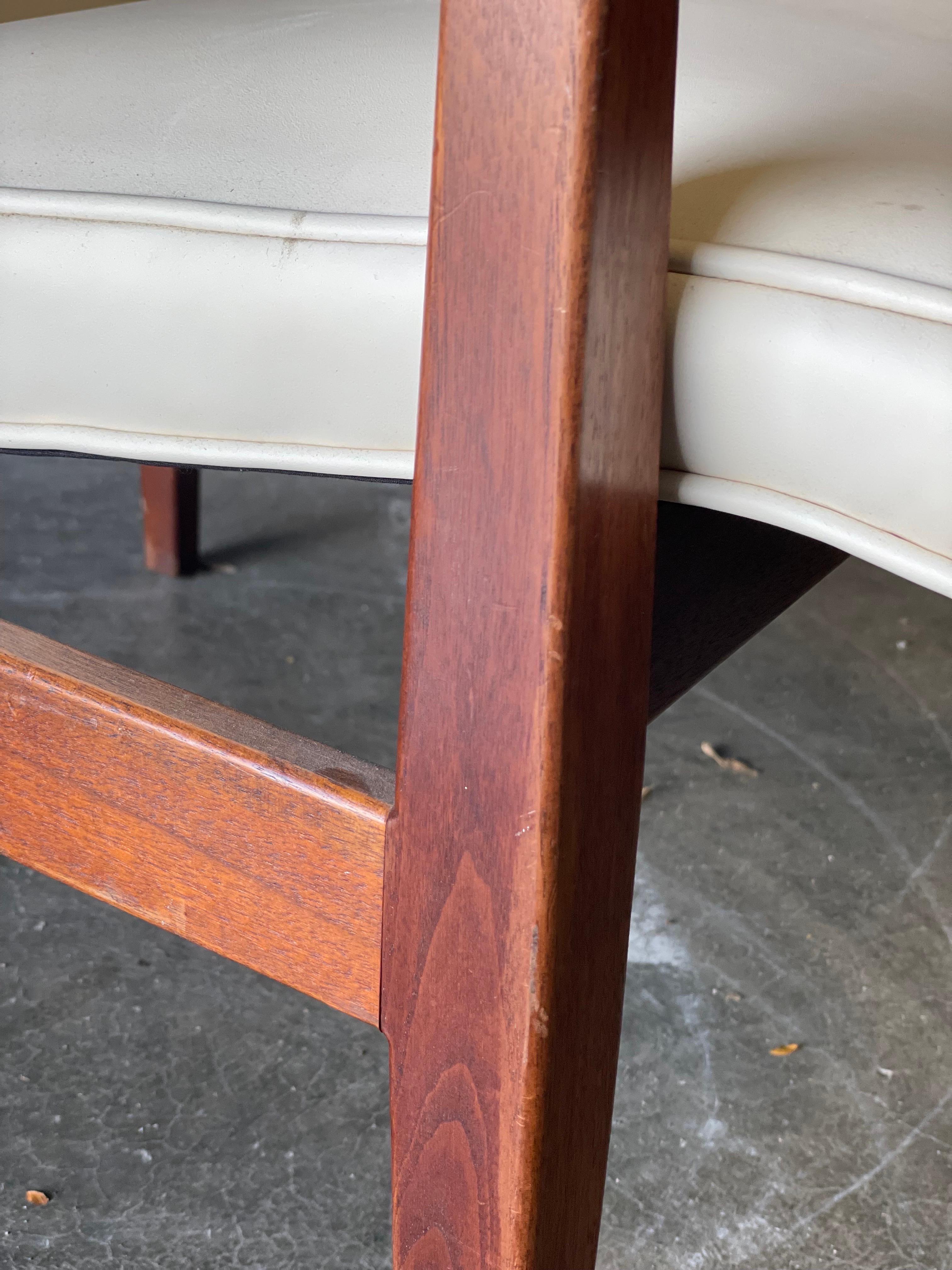 Jens Risom Mid Century Arm Chair In Good Condition For Sale In Hudson, NY