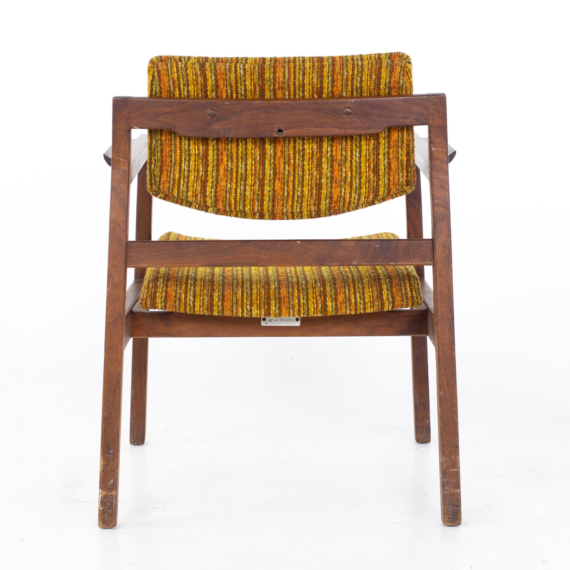 Jens Risom Mid Century Arm Chairs, a Pair For Sale 5