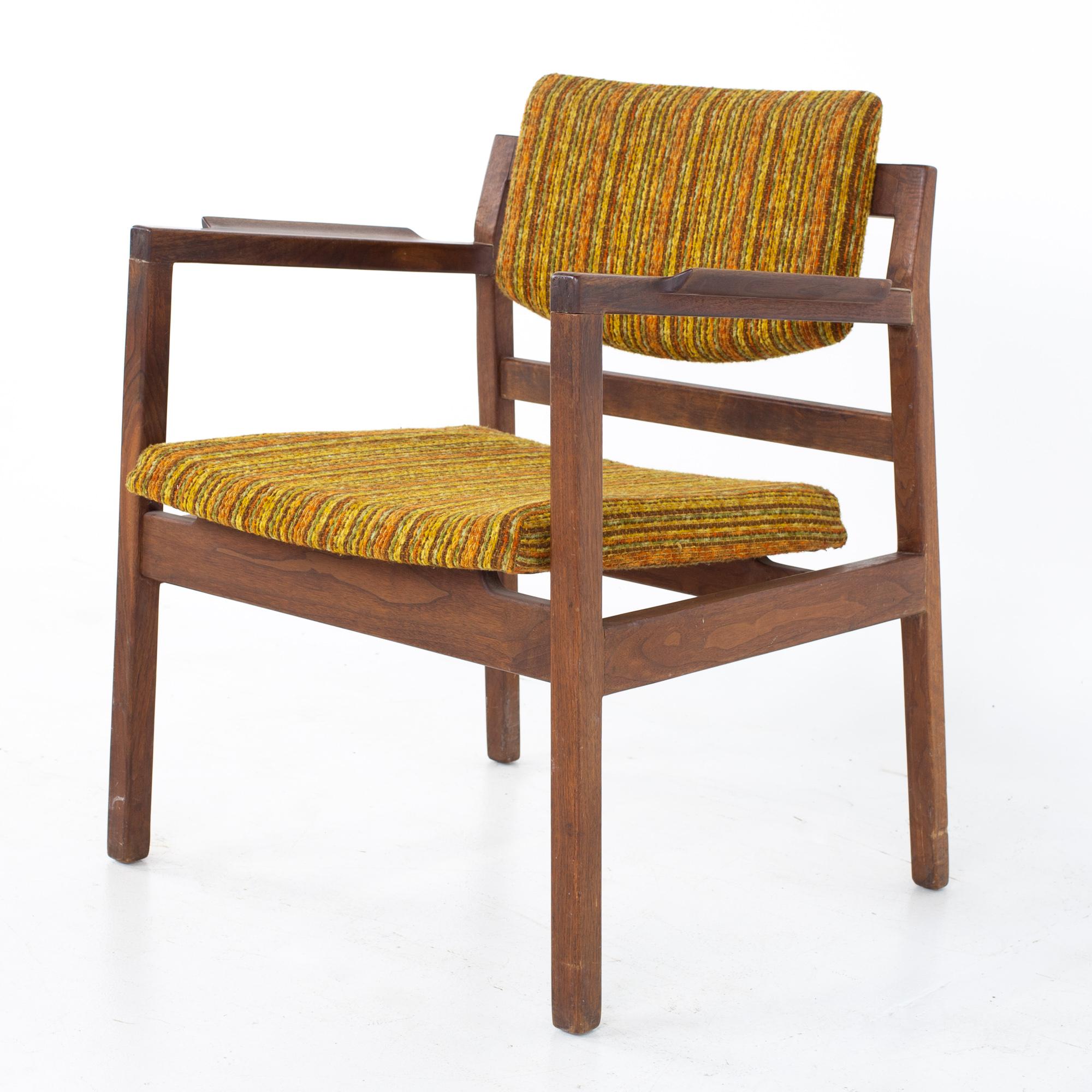 Jens Risom Mid Century Arm Chairs, a Pair In Good Condition For Sale In Countryside, IL