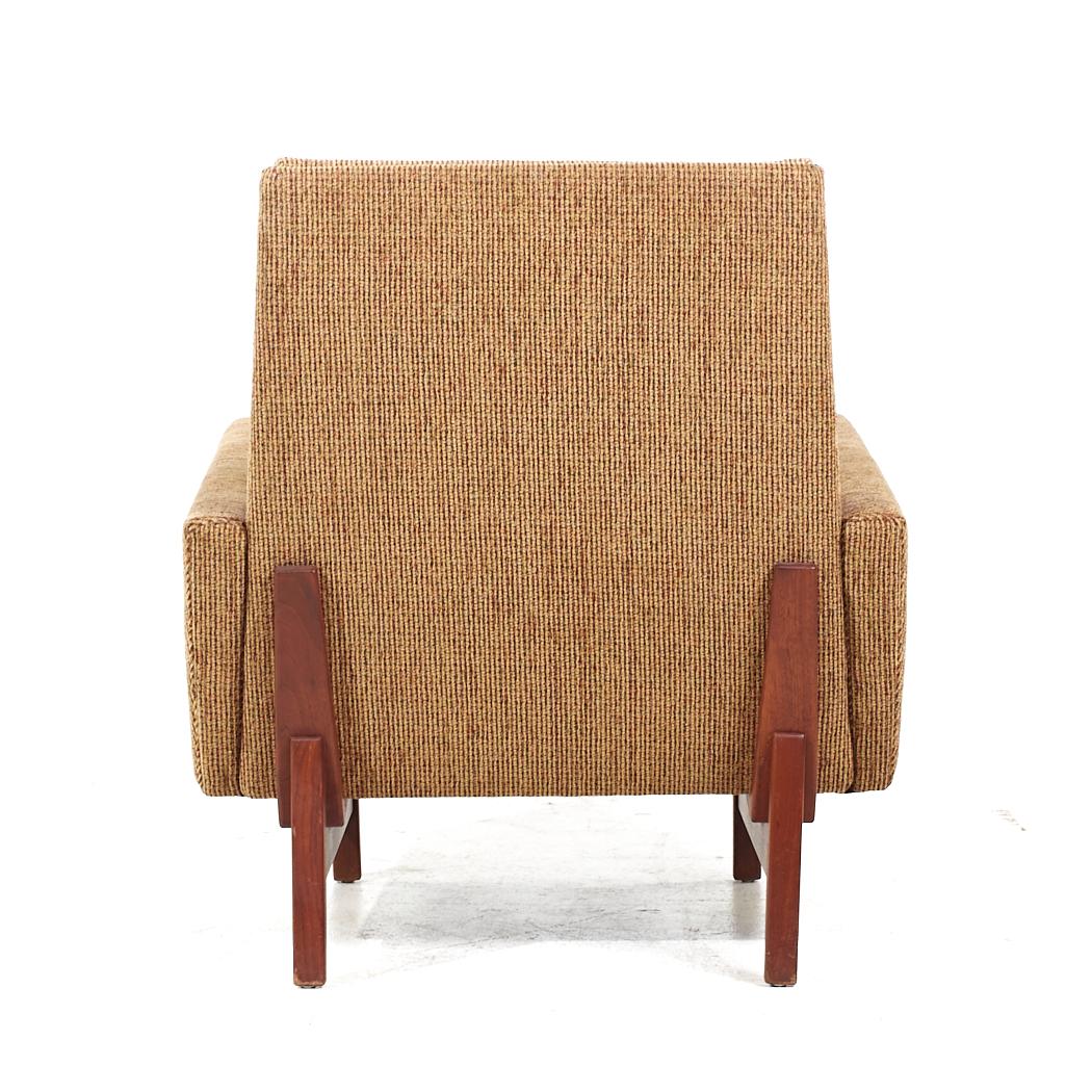 Jens Risom Mid Century Bracket Back Walnut Lounge Chair In Good Condition For Sale In Countryside, IL