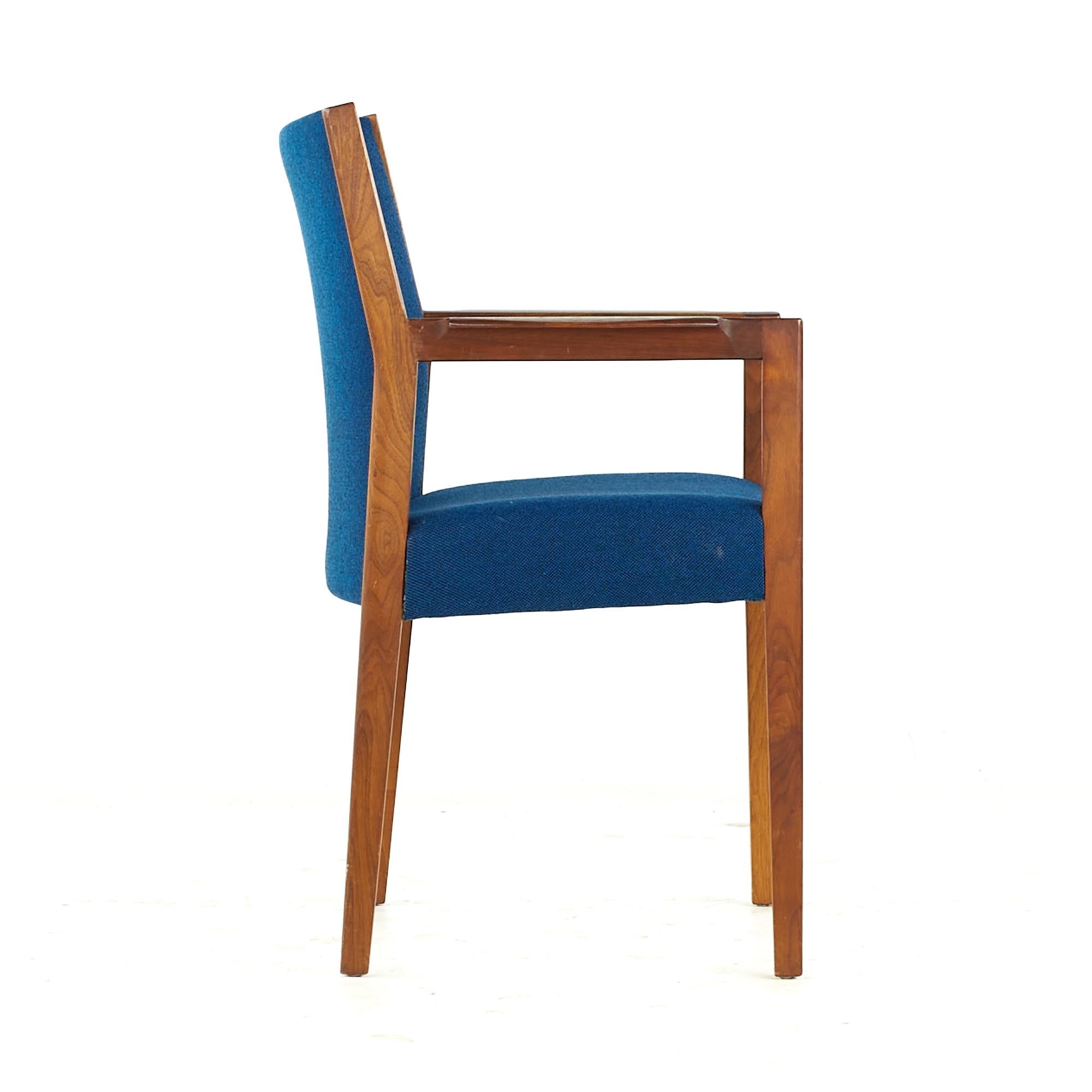 Jens Risom Mid Century Cane and Walnut Dining Chairs - Set of 6 en vente 7