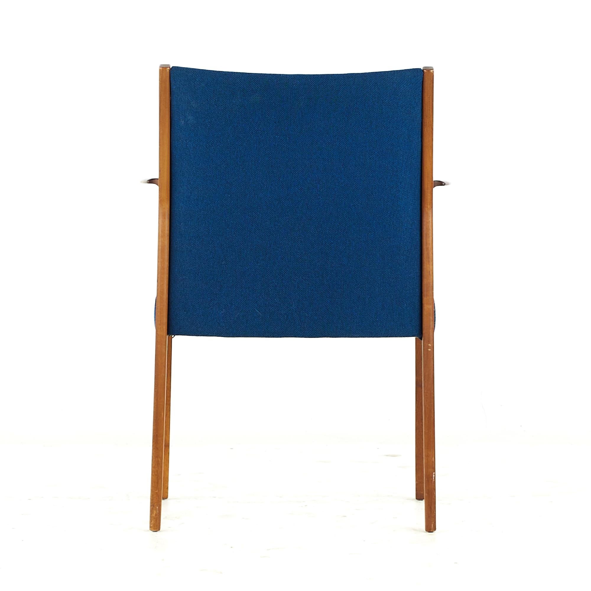 Jens Risom Mid Century Cane and Walnut Dining Chairs - Set of 6 en vente 8