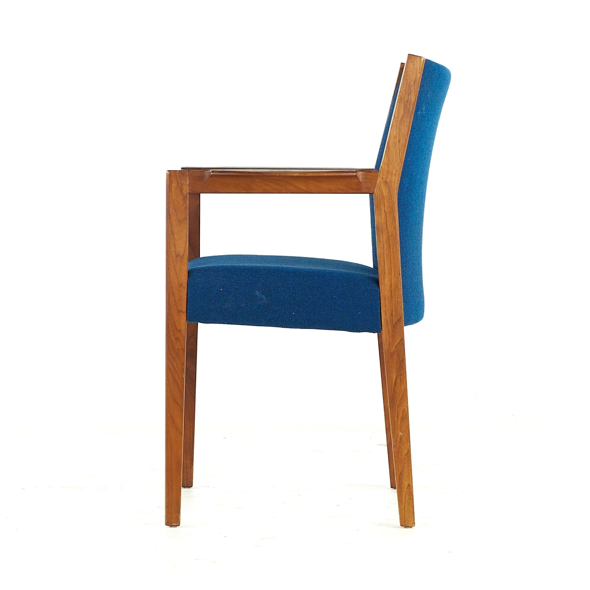 Jens Risom Mid Century Cane and Walnut Dining Chairs - Set of 6 en vente 9