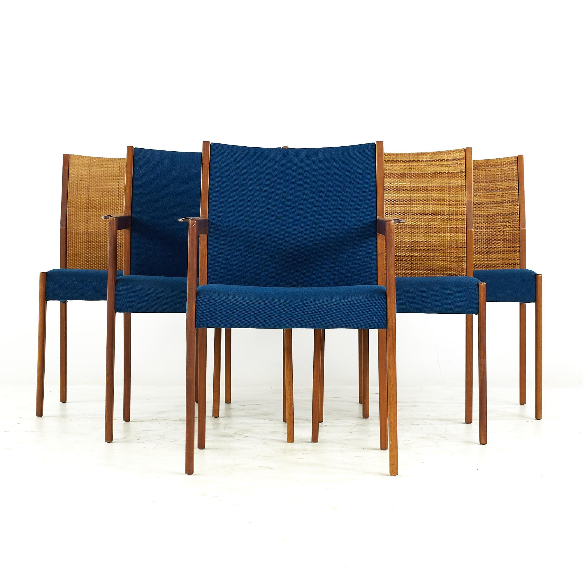 Jens Risom midcentury Cane and Walnut Dining Chairs - Set of 6

Each armless chair measures: 19.5 wide x 18.25 deep x 34.5 high, with a seat height of 18.5 inches
Each captains chair measures: 24 wide x 18.25 deep x 34.5 high, with a seat height
