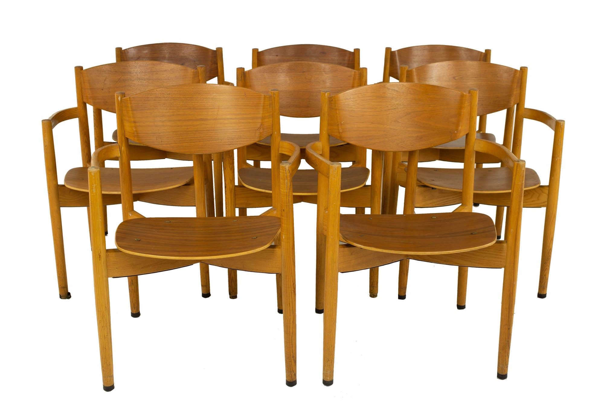 Jens Risom mid century general purpose walnut dining chairs - set of 8

Each chair measures: 24.5 wide x 20 deep x 32.5 high, with a seat height of 17.75 inches and arm height of 27 inches 

?All pieces of furniture can be had in what we call