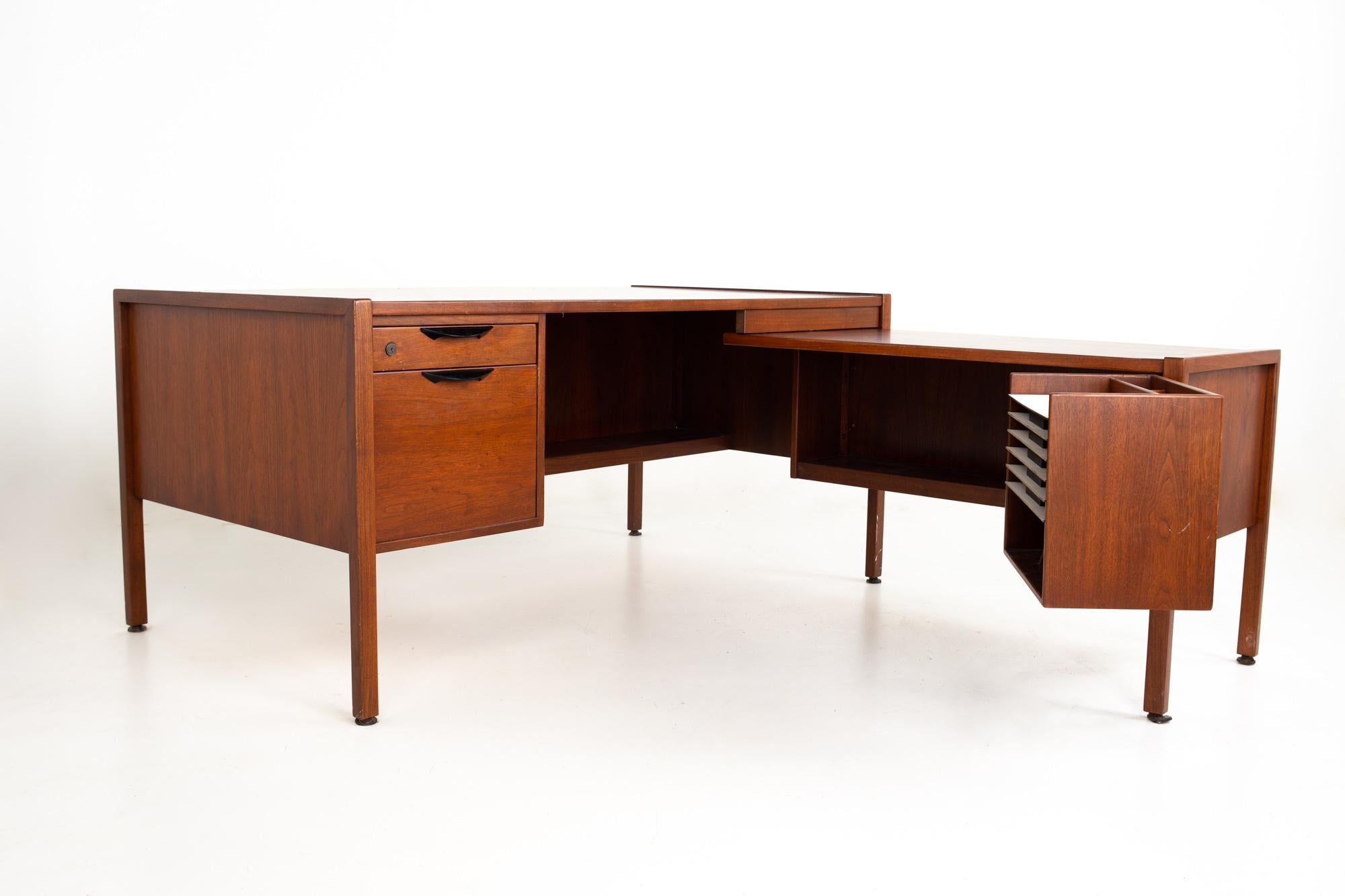 Jens Risom mid century L shaped walnut executive desk

Desk measures: 62 wide x 66.5 deep x 28.5 inches high, with a chair clearance of 24.5 inches

All pieces of furniture can be had in what we call restored vintage condition. That means the piece