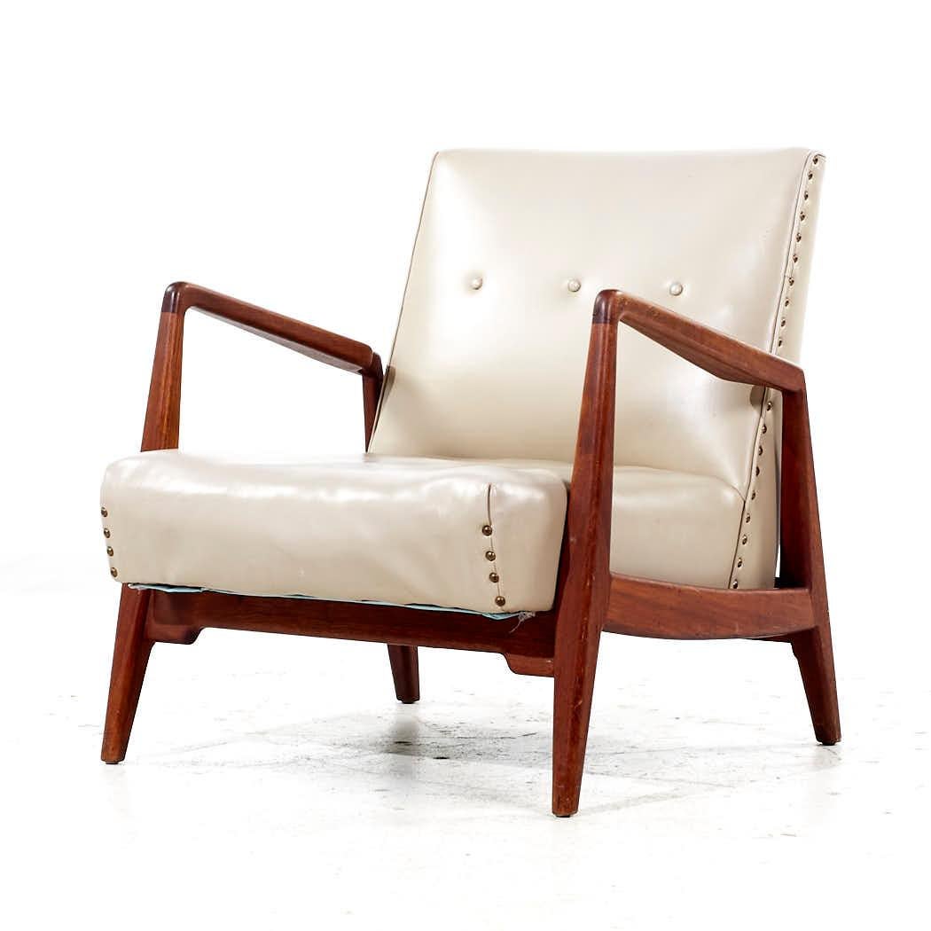 Mid-Century Modern Jens Risom Mid Century Model U430 Walnut Lounge Chair For Sale